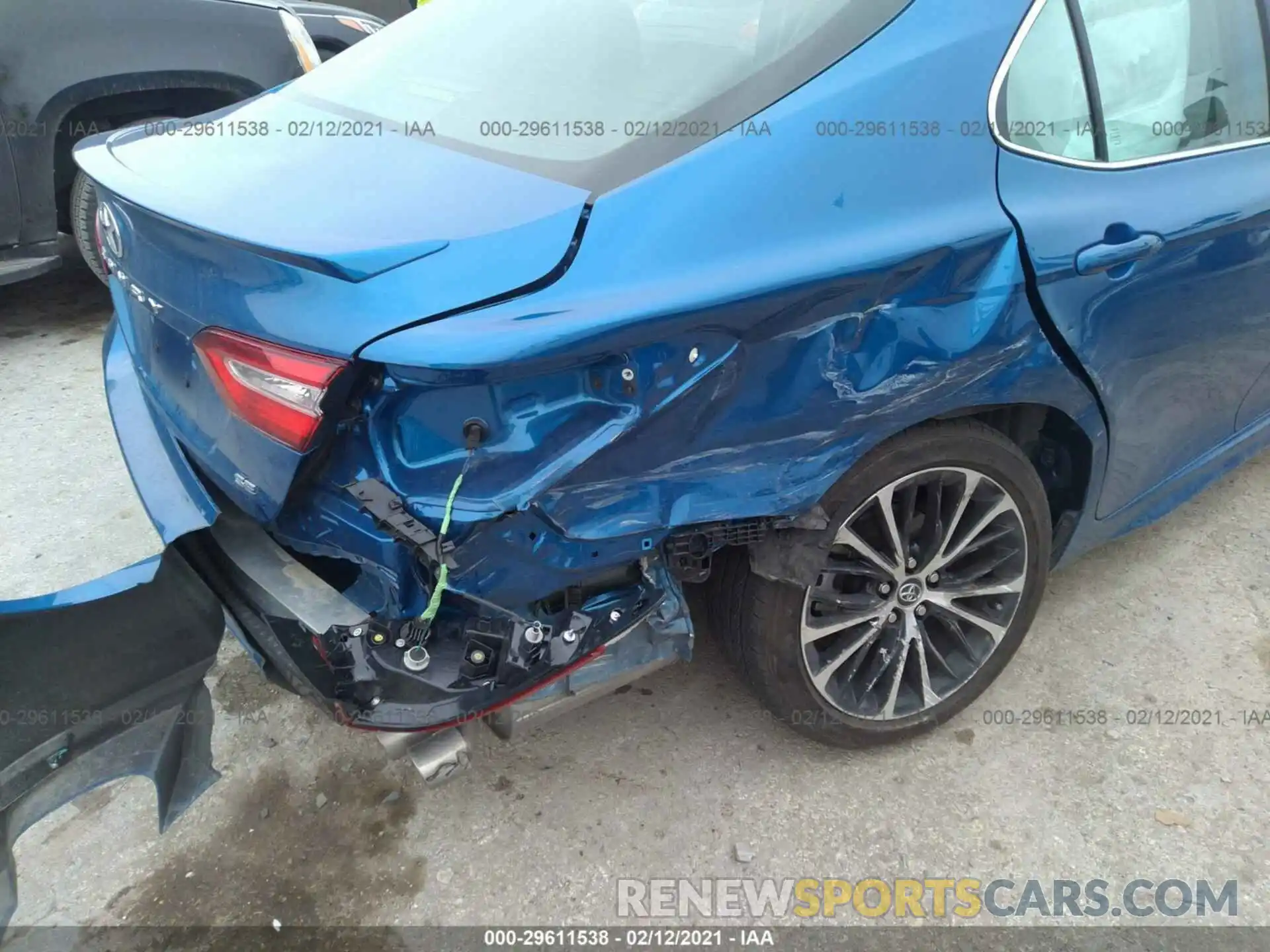 6 Photograph of a damaged car 4T1G11AK2LU350417 TOYOTA CAMRY 2020