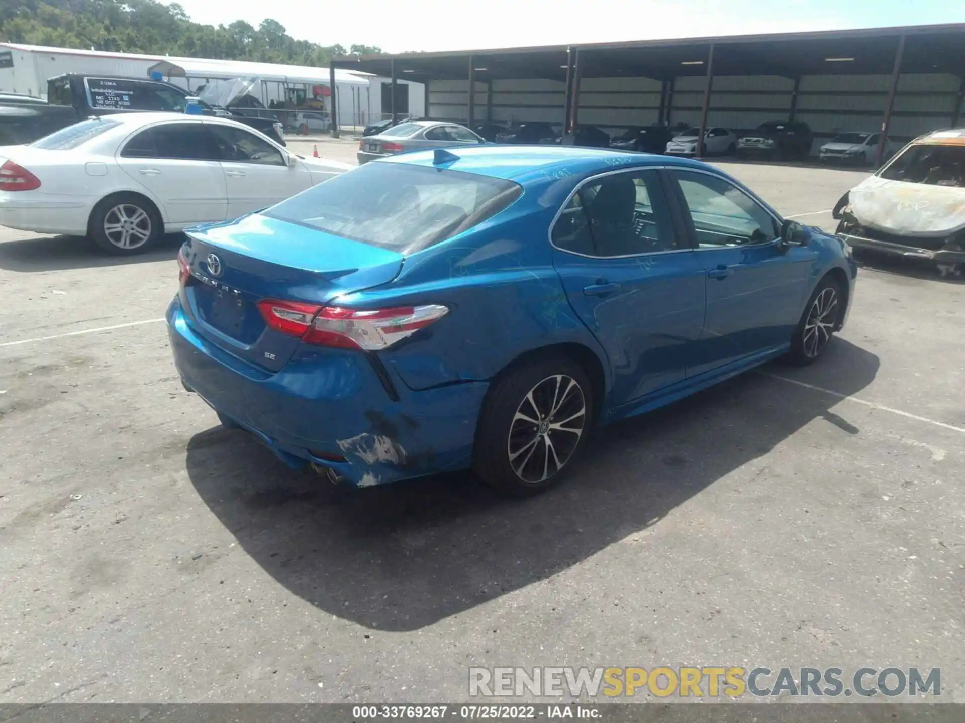 4 Photograph of a damaged car 4T1G11AK2LU353270 TOYOTA CAMRY 2020