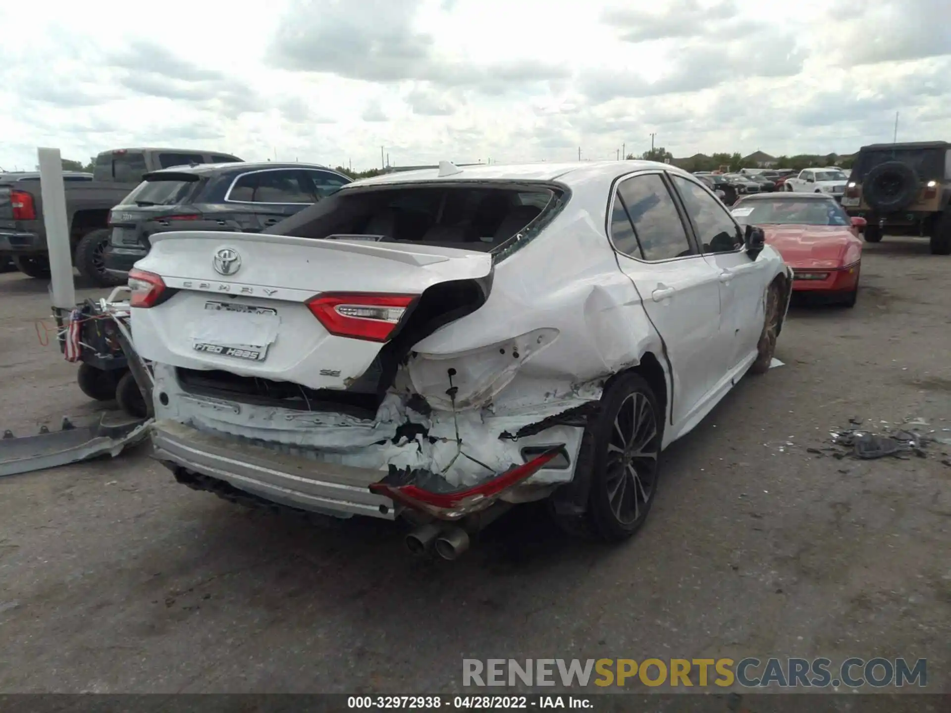 4 Photograph of a damaged car 4T1G11AK2LU392411 TOYOTA CAMRY 2020