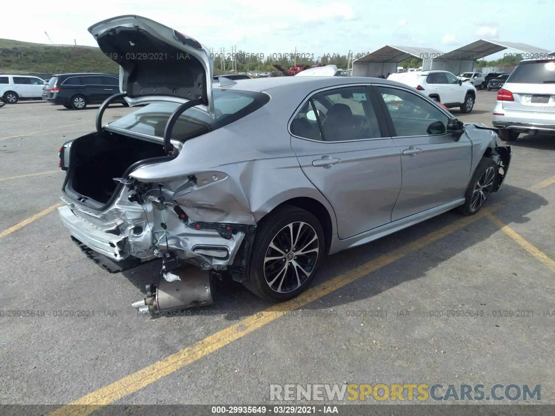 4 Photograph of a damaged car 4T1G11AK2LU401480 TOYOTA CAMRY 2020