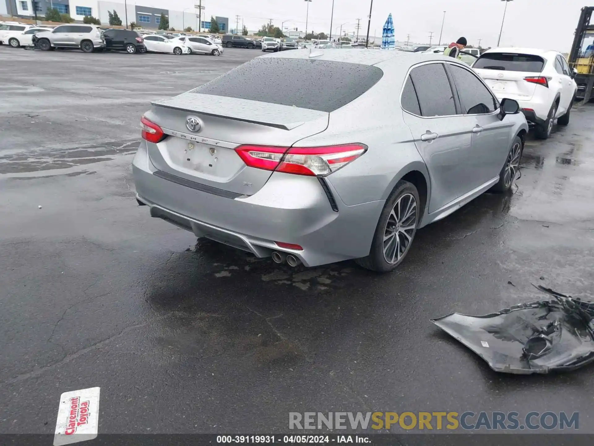 4 Photograph of a damaged car 4T1G11AK2LU501479 TOYOTA CAMRY 2020