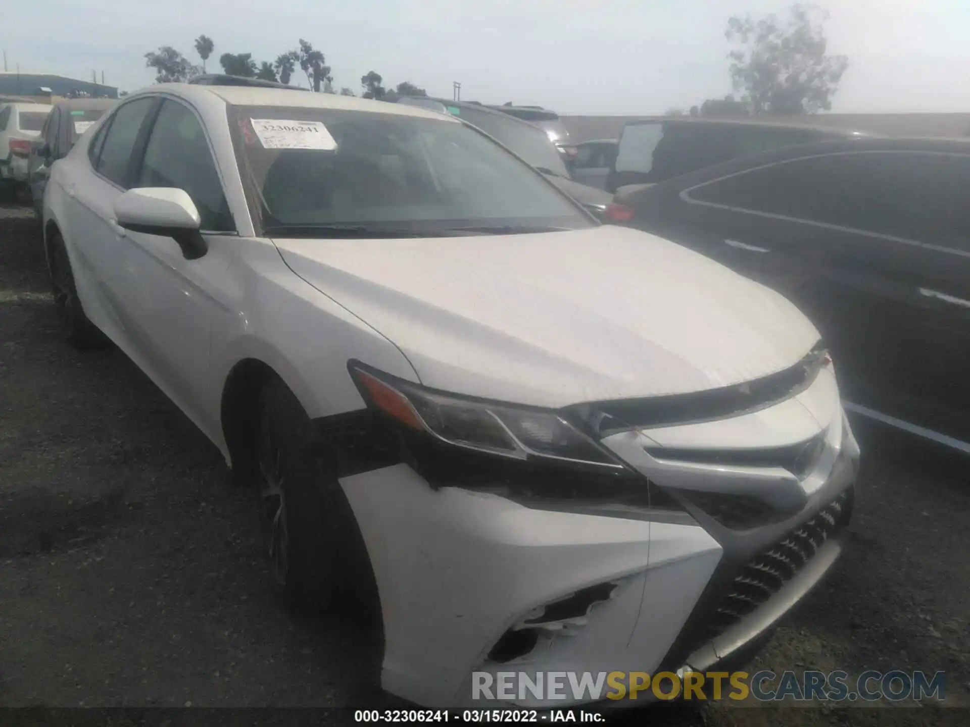 1 Photograph of a damaged car 4T1G11AK2LU505421 TOYOTA CAMRY 2020