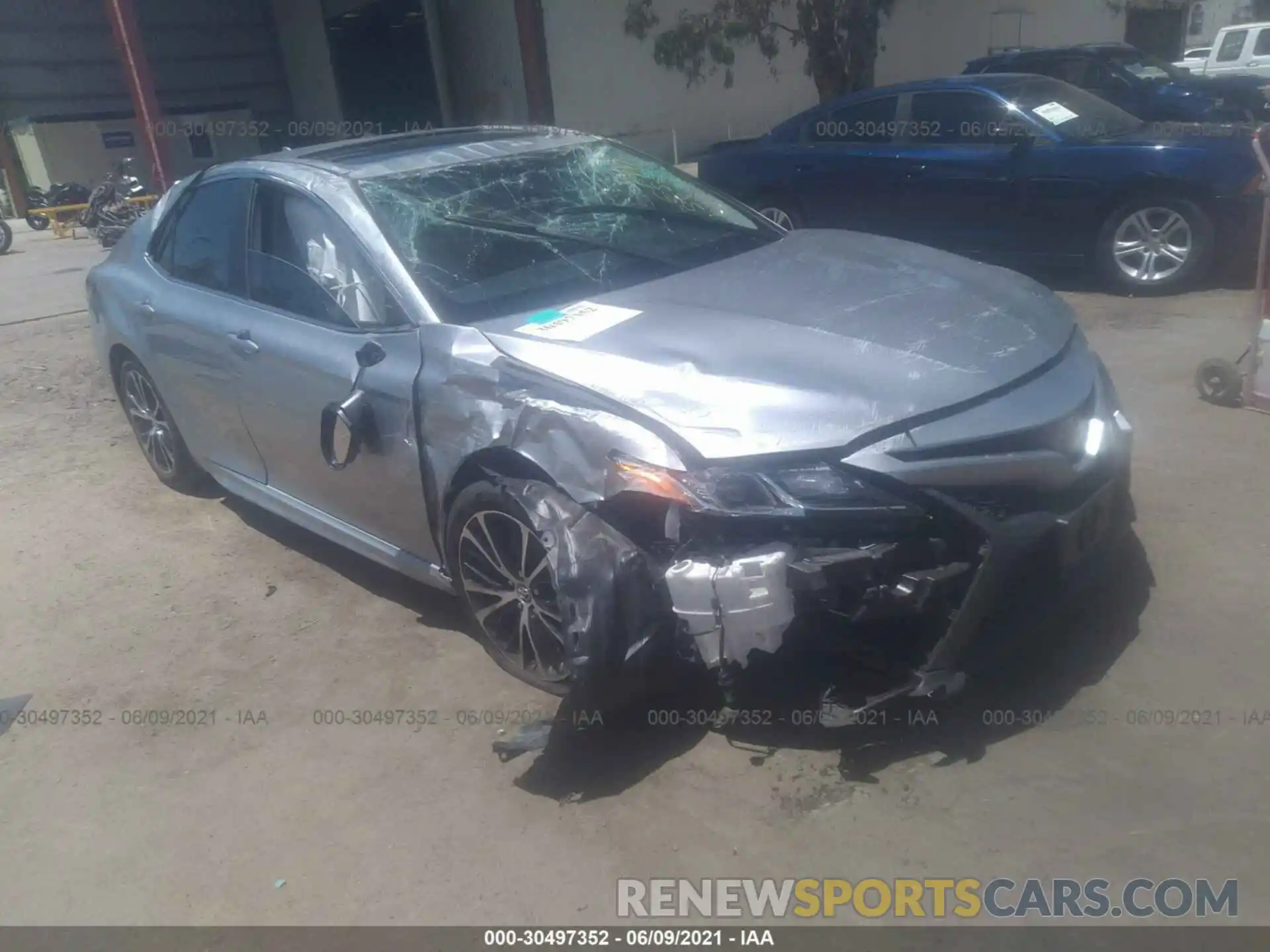 1 Photograph of a damaged car 4T1G11AK2LU885800 TOYOTA CAMRY 2020