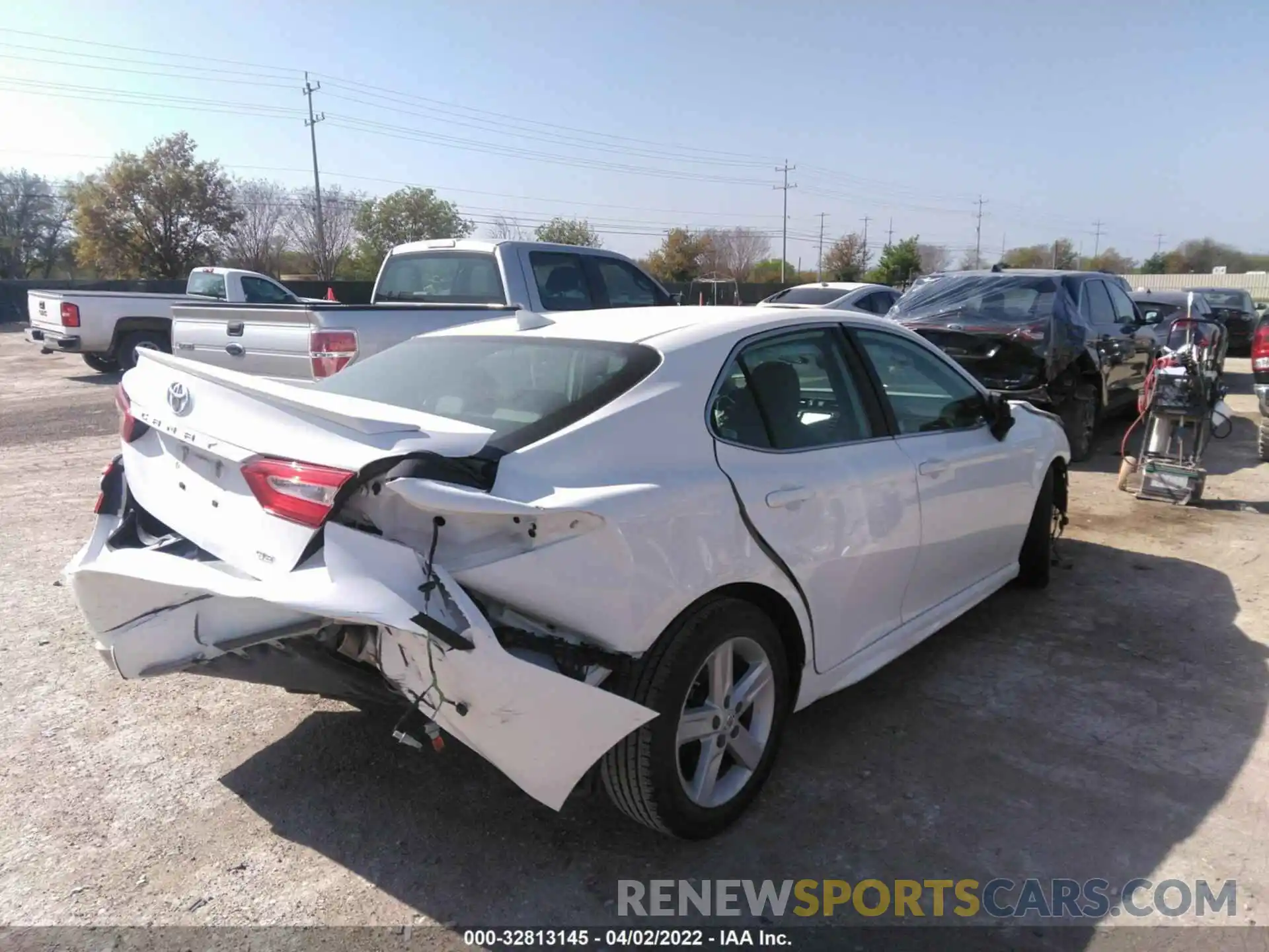 4 Photograph of a damaged car 4T1G11AK2LU887739 TOYOTA CAMRY 2020