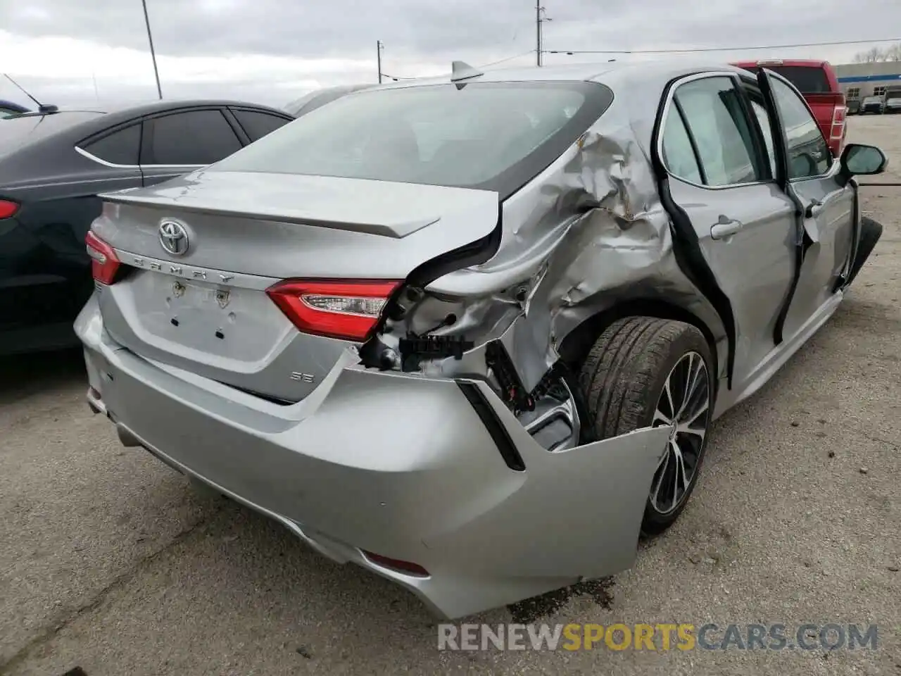 4 Photograph of a damaged car 4T1G11AK2LU891452 TOYOTA CAMRY 2020