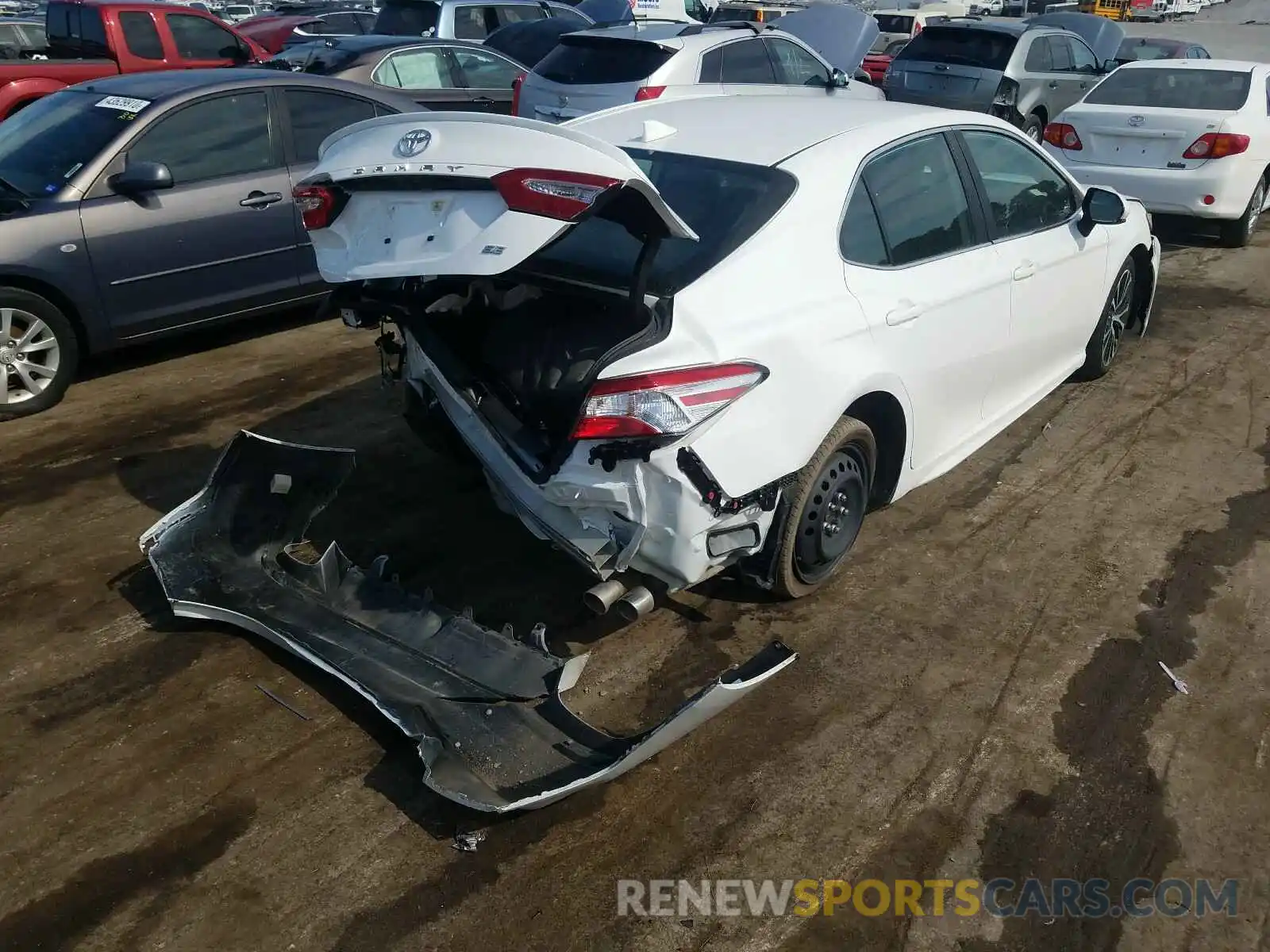 4 Photograph of a damaged car 4T1G11AK2LU894271 TOYOTA CAMRY 2020