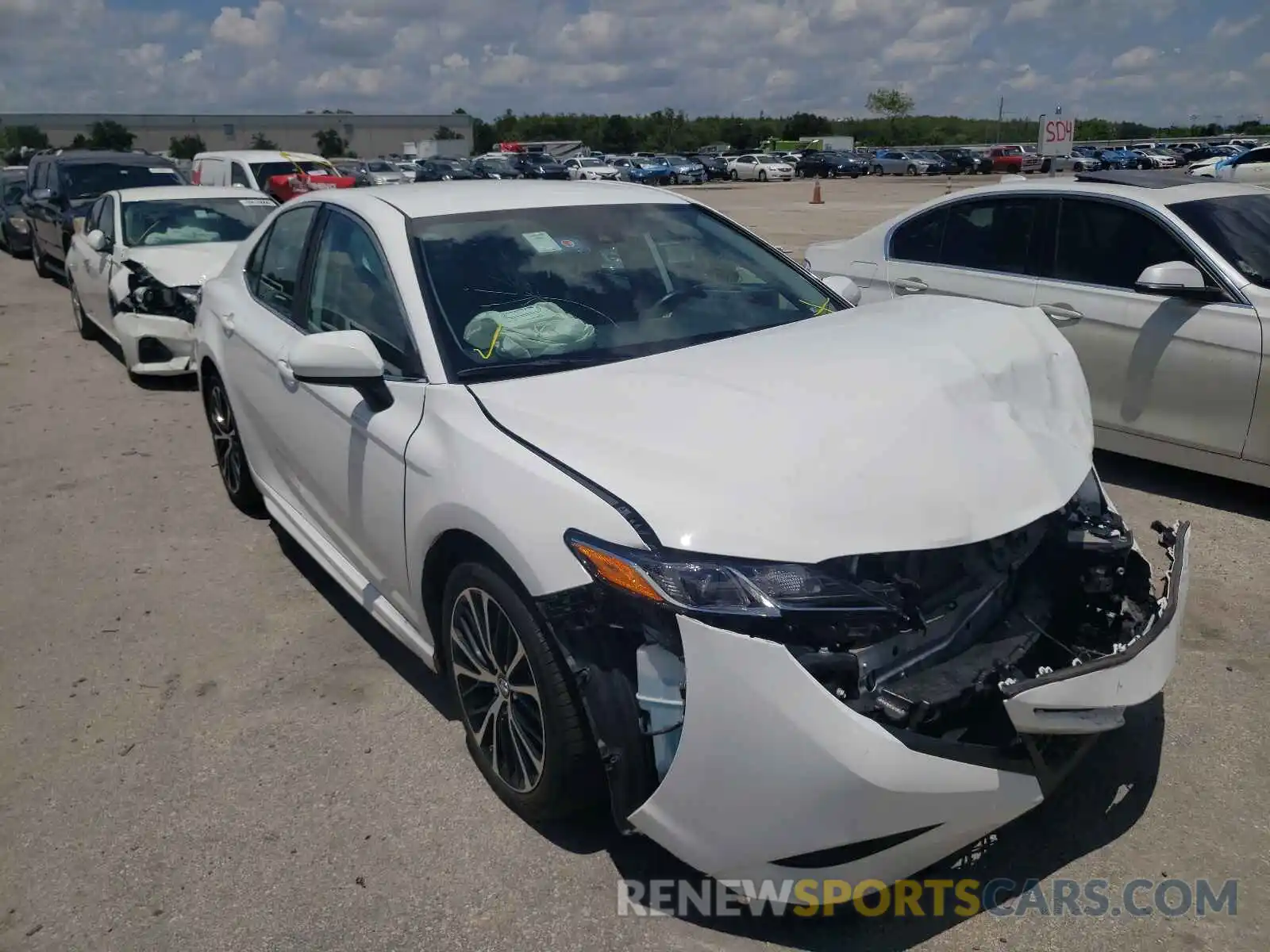 1 Photograph of a damaged car 4T1G11AK2LU913661 TOYOTA CAMRY 2020