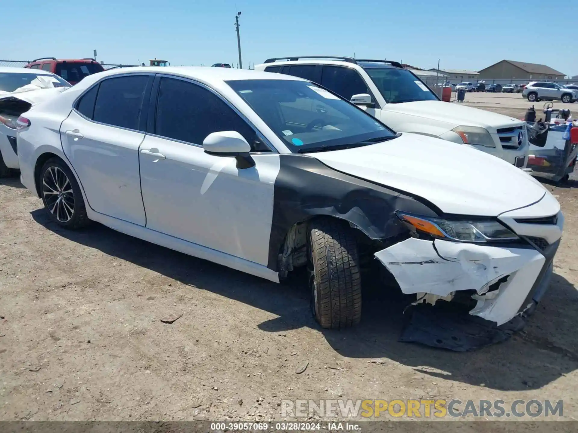 1 Photograph of a damaged car 4T1G11AK2LU915104 TOYOTA CAMRY 2020