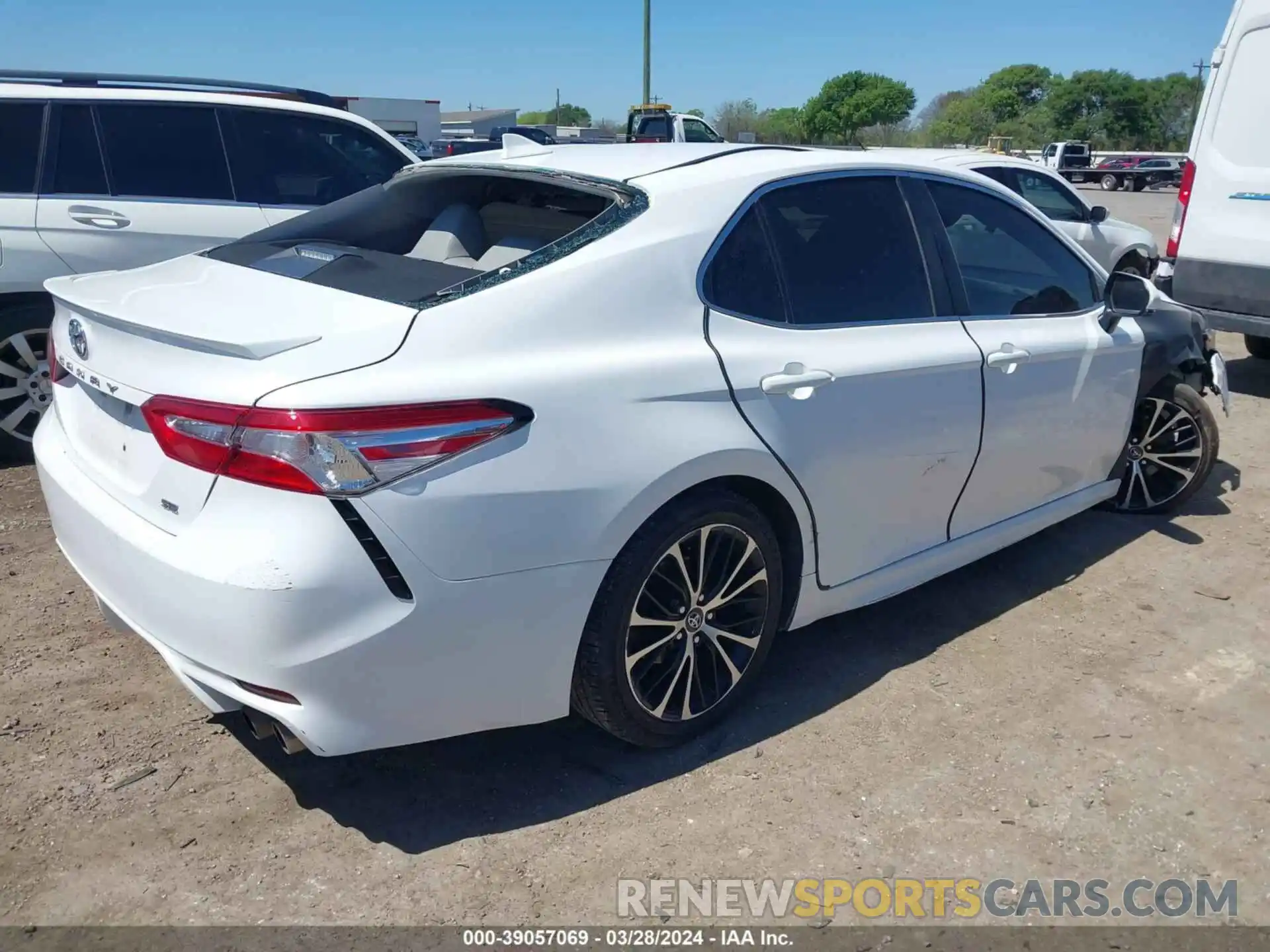 4 Photograph of a damaged car 4T1G11AK2LU915104 TOYOTA CAMRY 2020