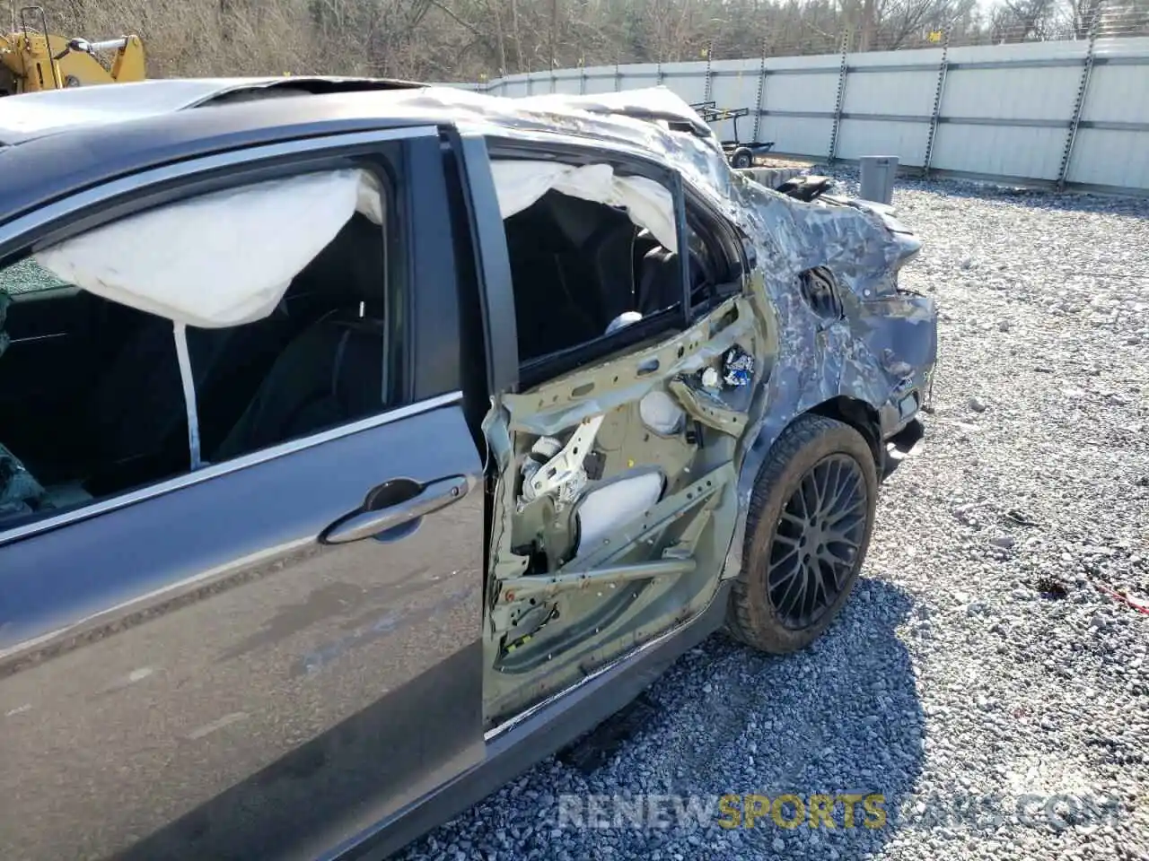 10 Photograph of a damaged car 4T1G11AK2LU916320 TOYOTA CAMRY 2020