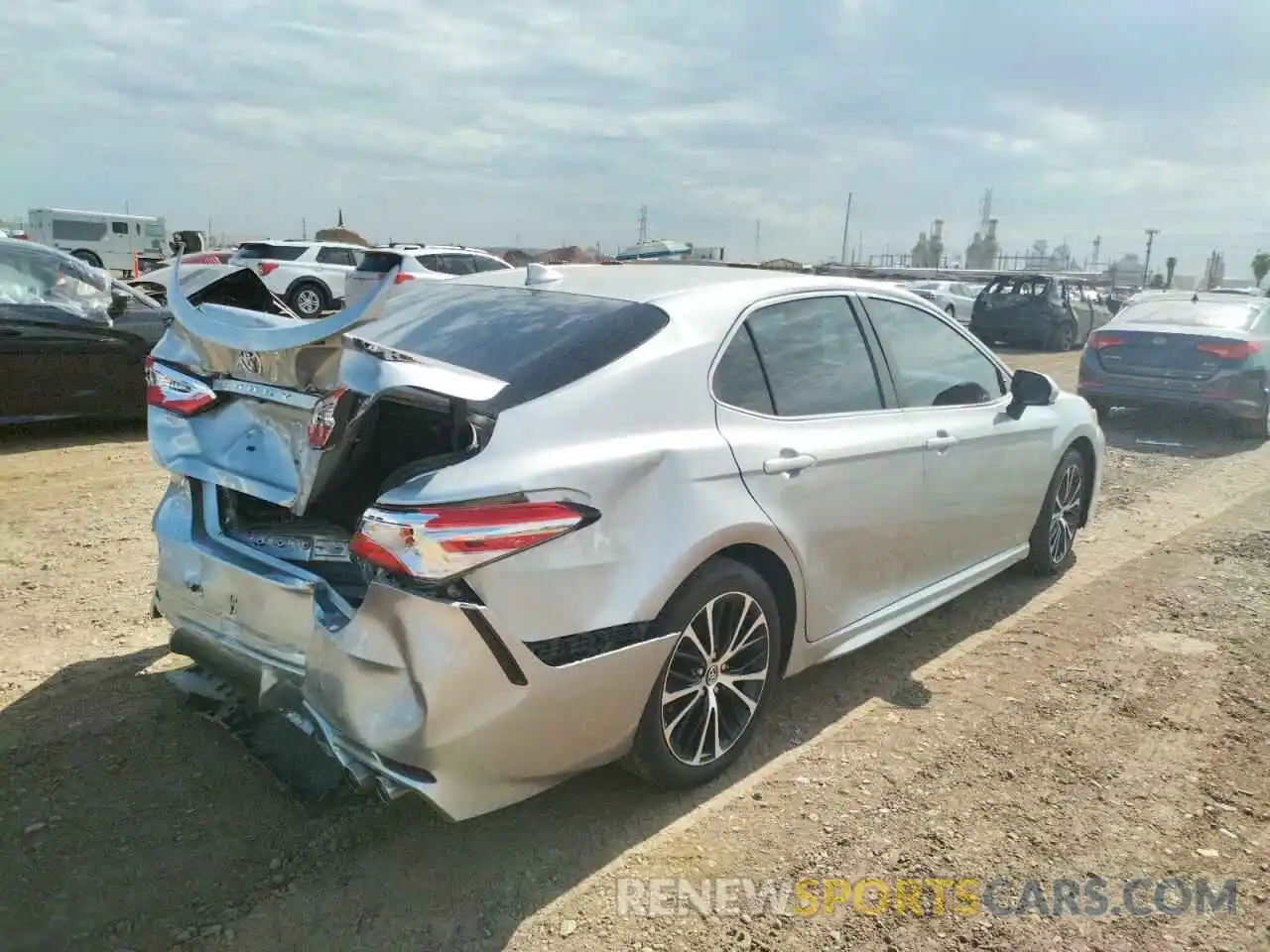 4 Photograph of a damaged car 4T1G11AK2LU925700 TOYOTA CAMRY 2020