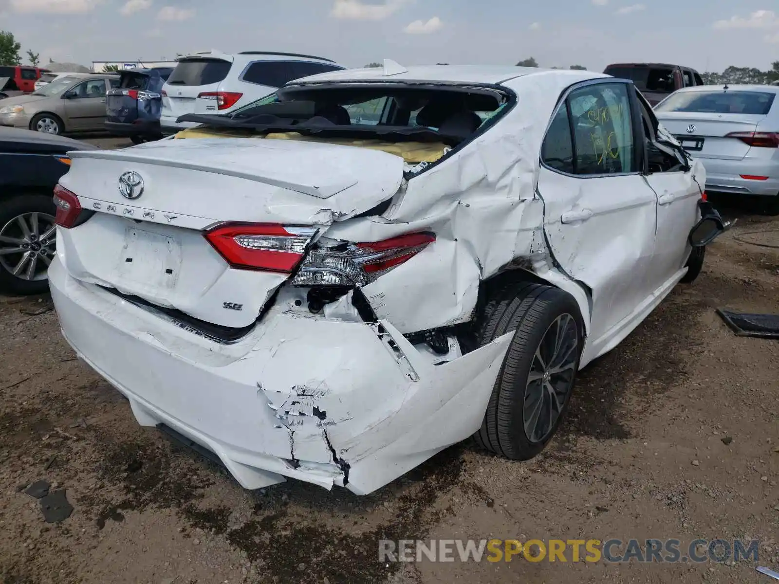 4 Photograph of a damaged car 4T1G11AK2LU927348 TOYOTA CAMRY 2020