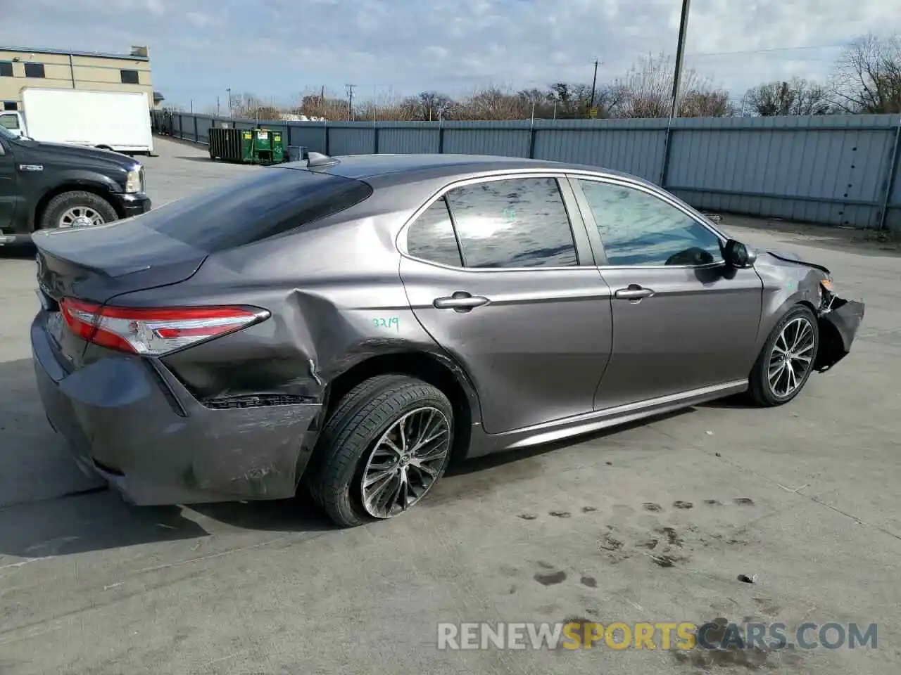 3 Photograph of a damaged car 4T1G11AK2LU940097 TOYOTA CAMRY 2020