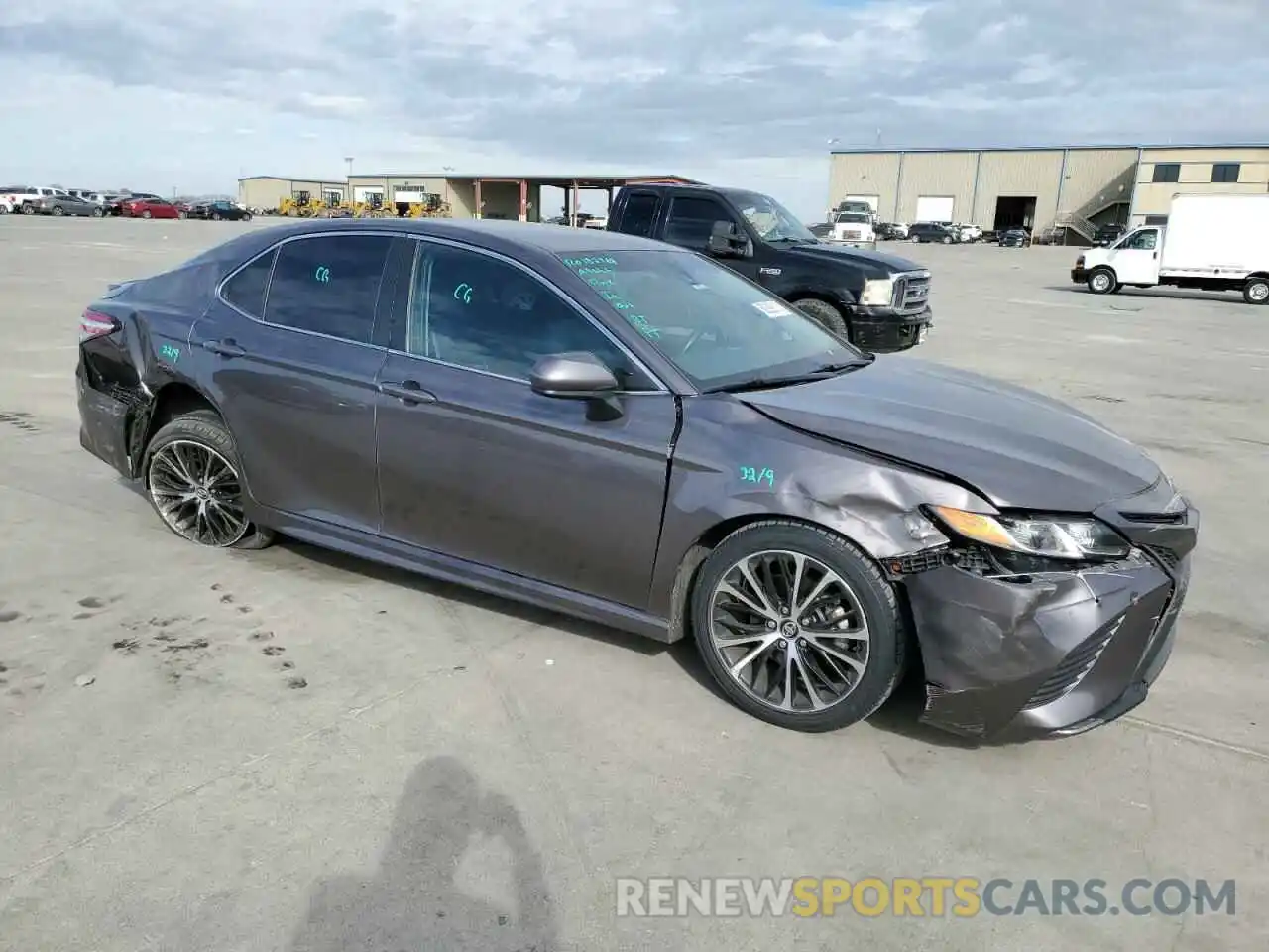 4 Photograph of a damaged car 4T1G11AK2LU940097 TOYOTA CAMRY 2020