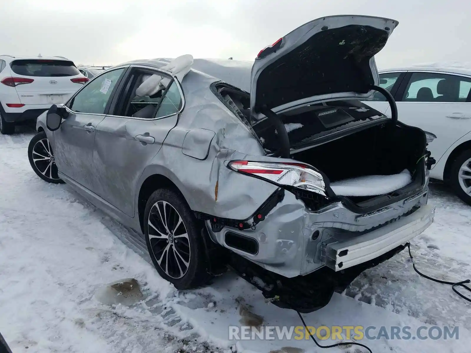 3 Photograph of a damaged car 4T1G11AK2LU941041 TOYOTA CAMRY 2020