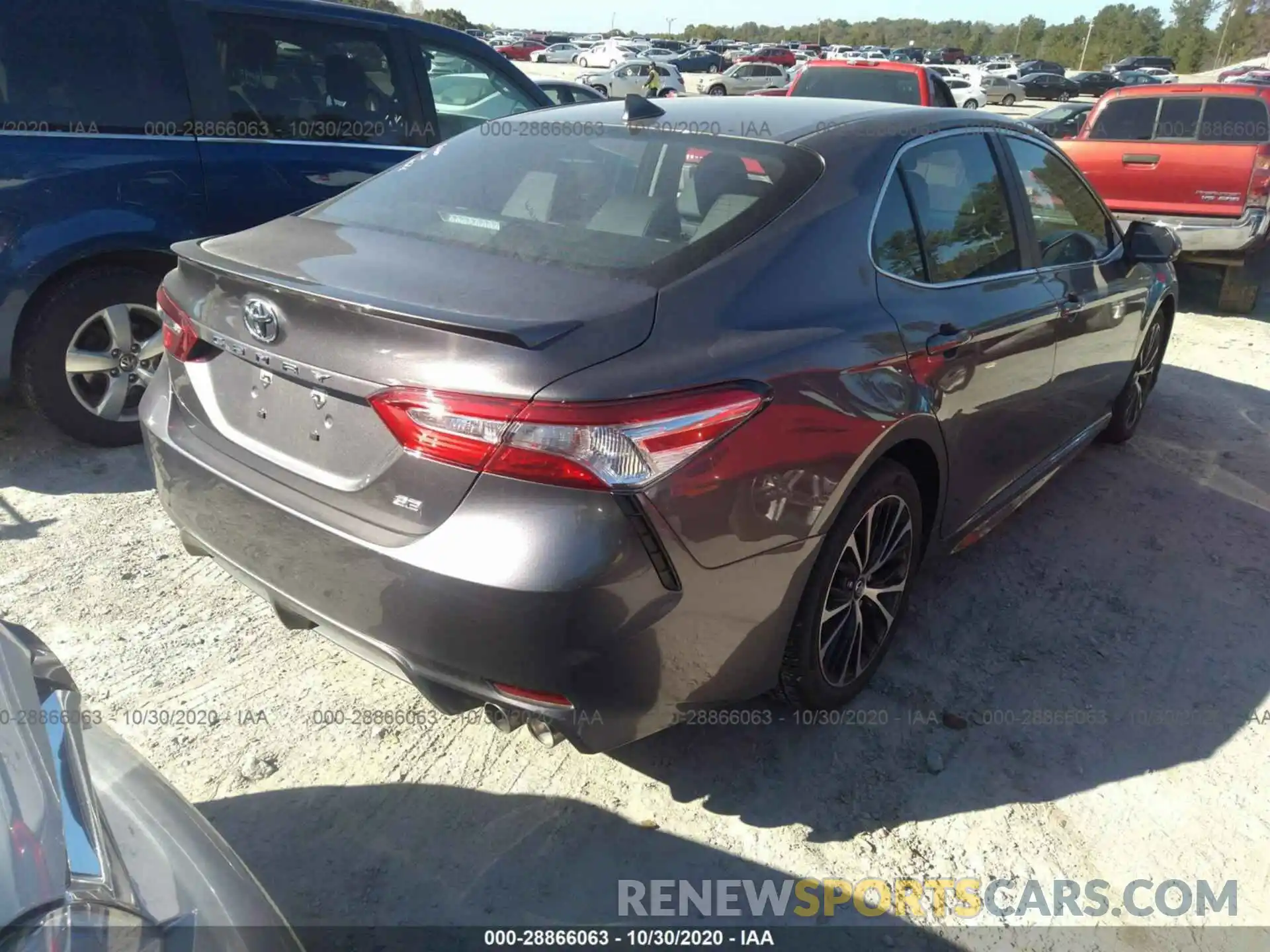 4 Photograph of a damaged car 4T1G11AK2LU941069 TOYOTA CAMRY 2020