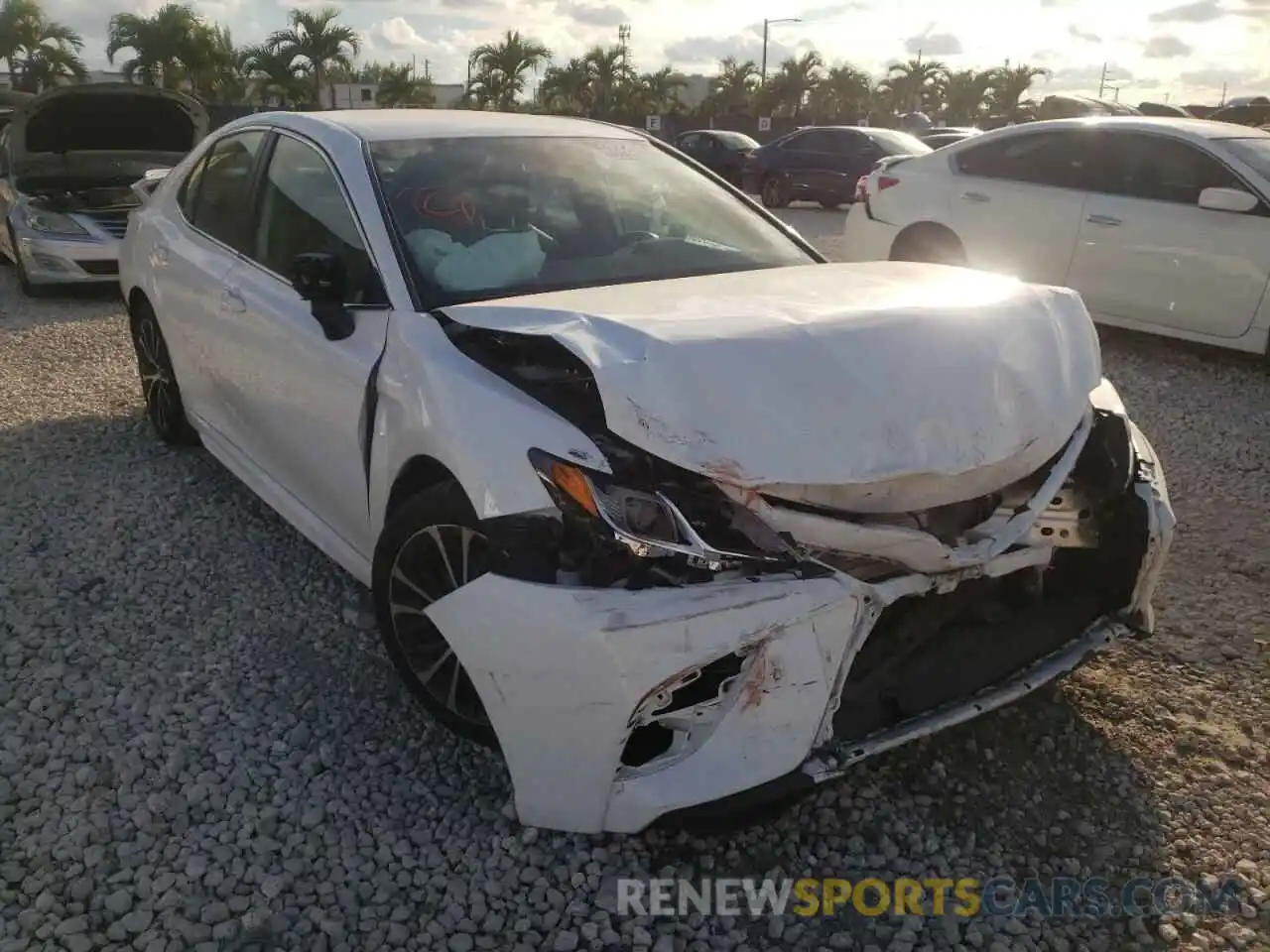 1 Photograph of a damaged car 4T1G11AK2LU944909 TOYOTA CAMRY 2020