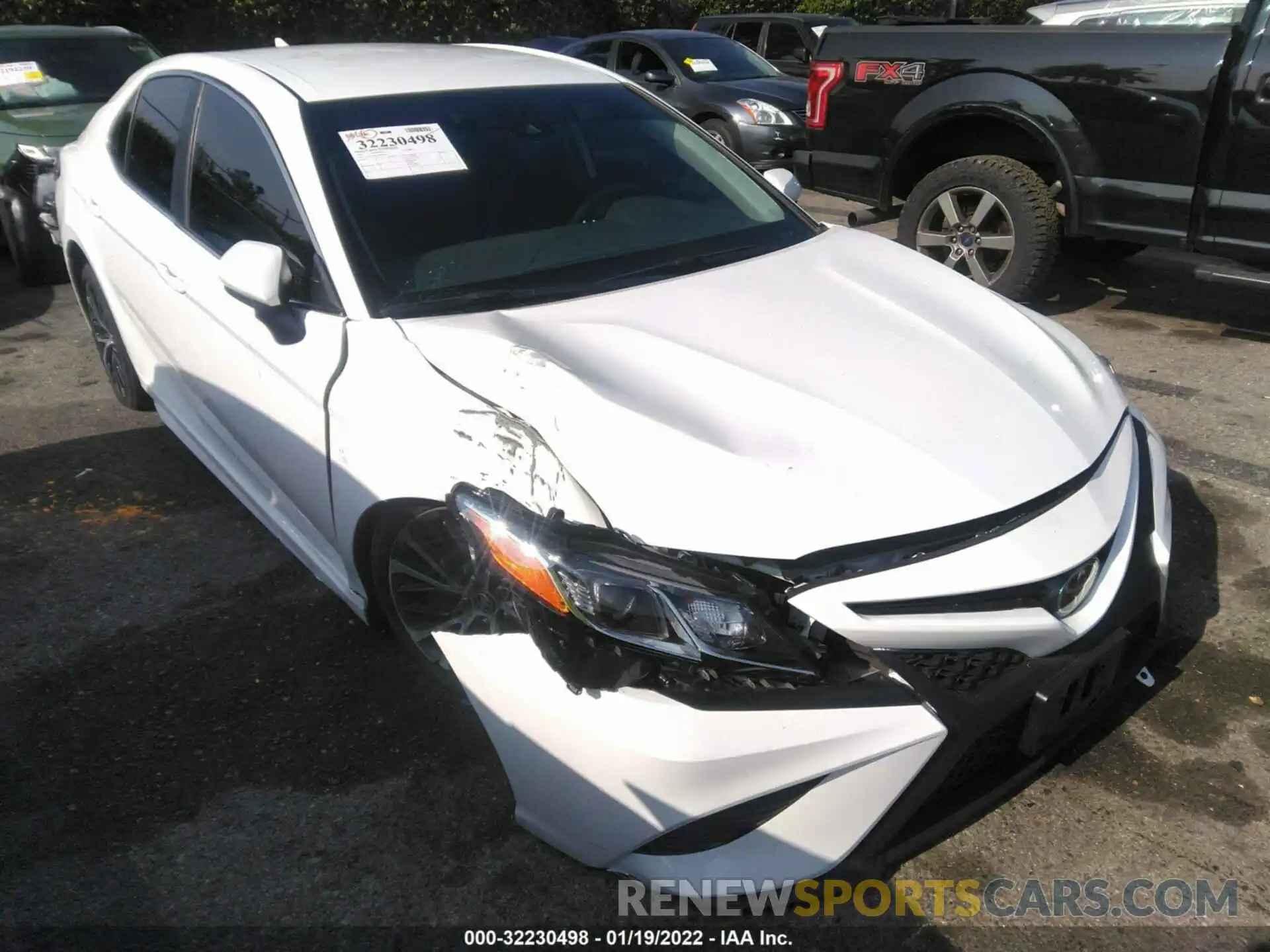 1 Photograph of a damaged car 4T1G11AK2LU954016 TOYOTA CAMRY 2020