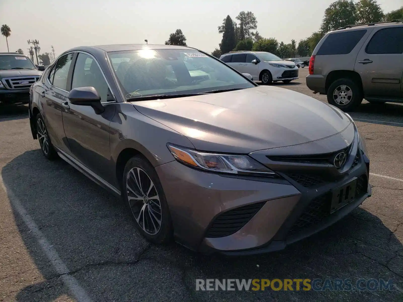 1 Photograph of a damaged car 4T1G11AK2LU955991 TOYOTA CAMRY 2020