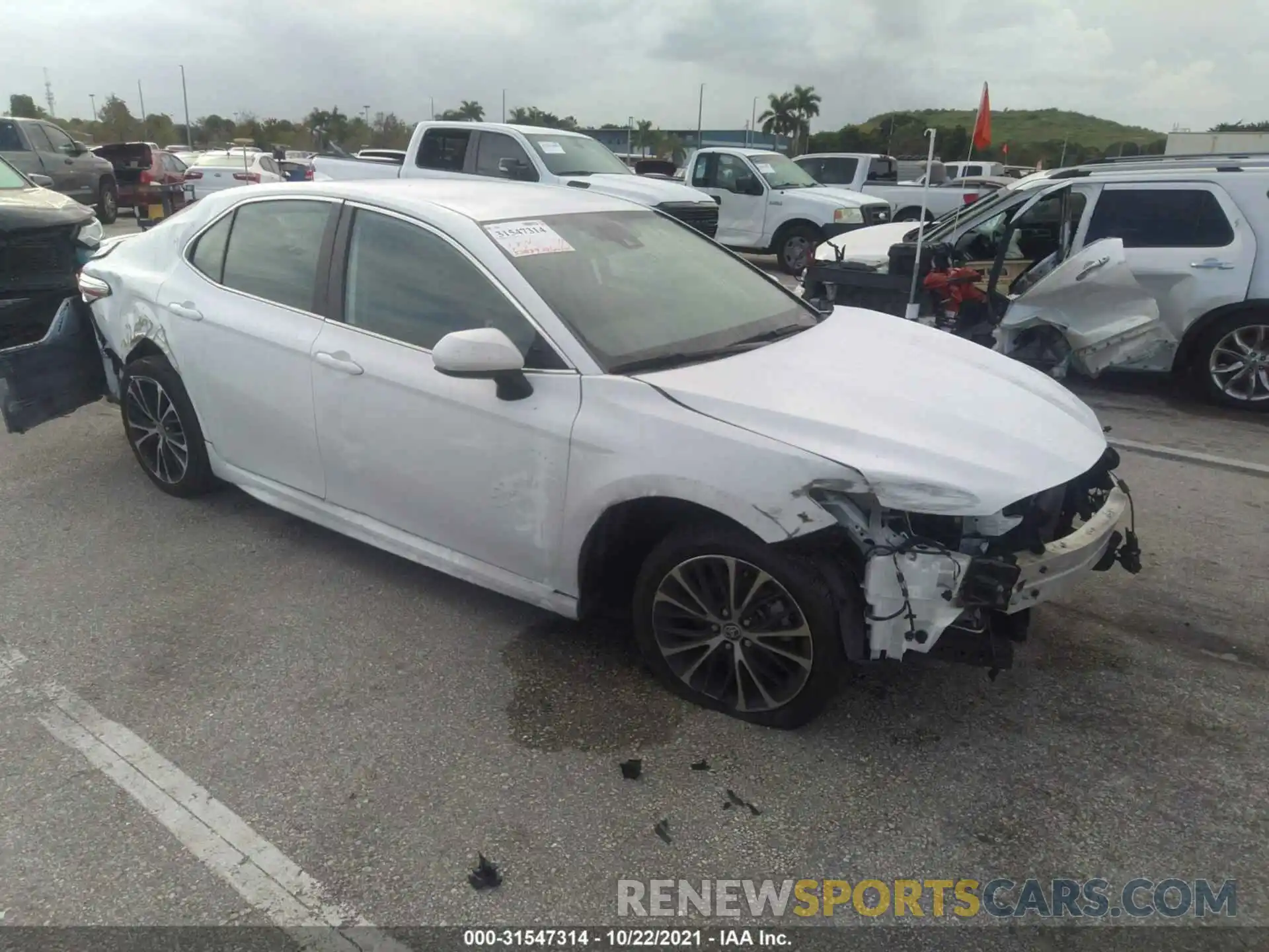 1 Photograph of a damaged car 4T1G11AK2LU956526 TOYOTA CAMRY 2020