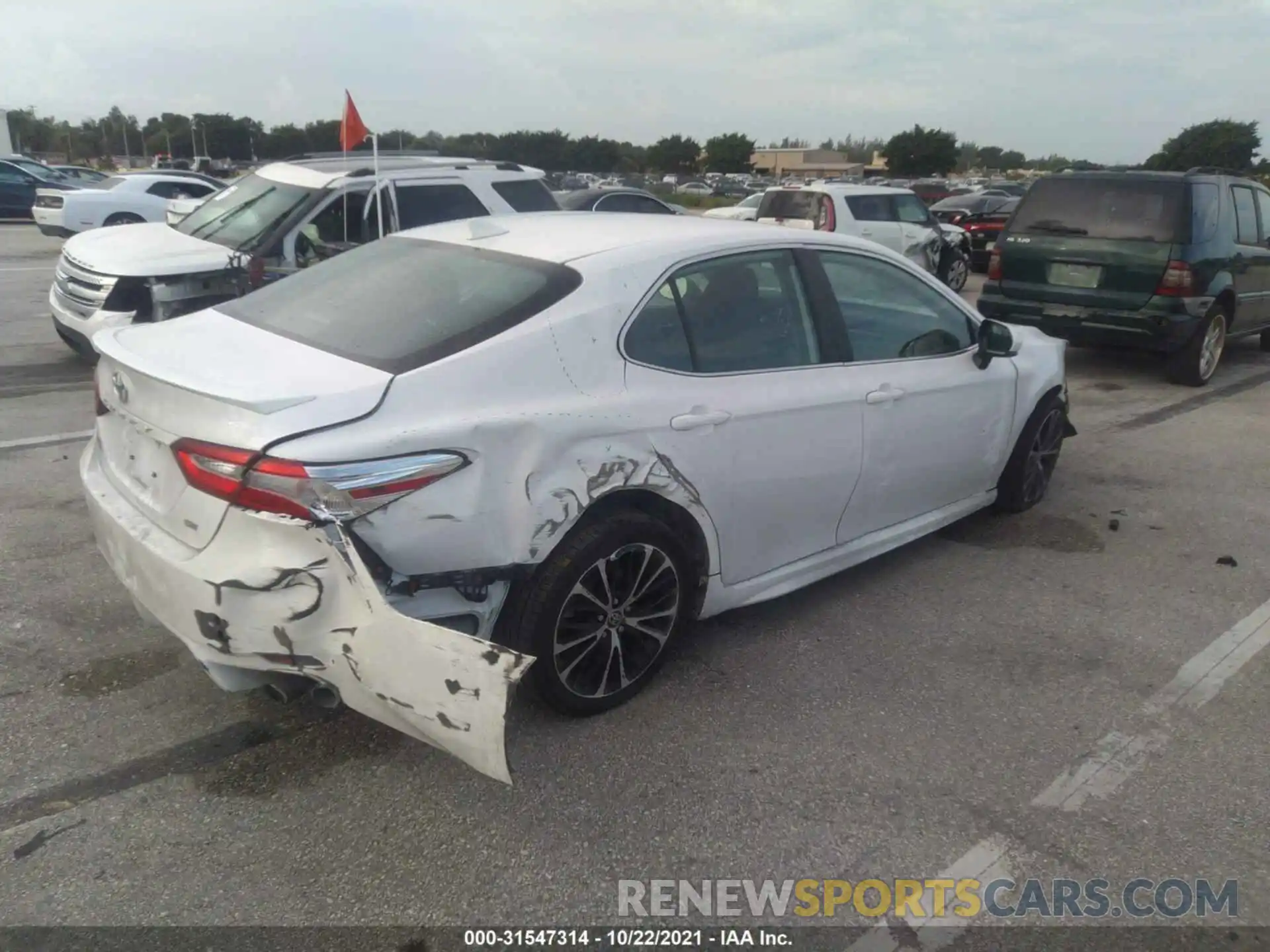 4 Photograph of a damaged car 4T1G11AK2LU956526 TOYOTA CAMRY 2020