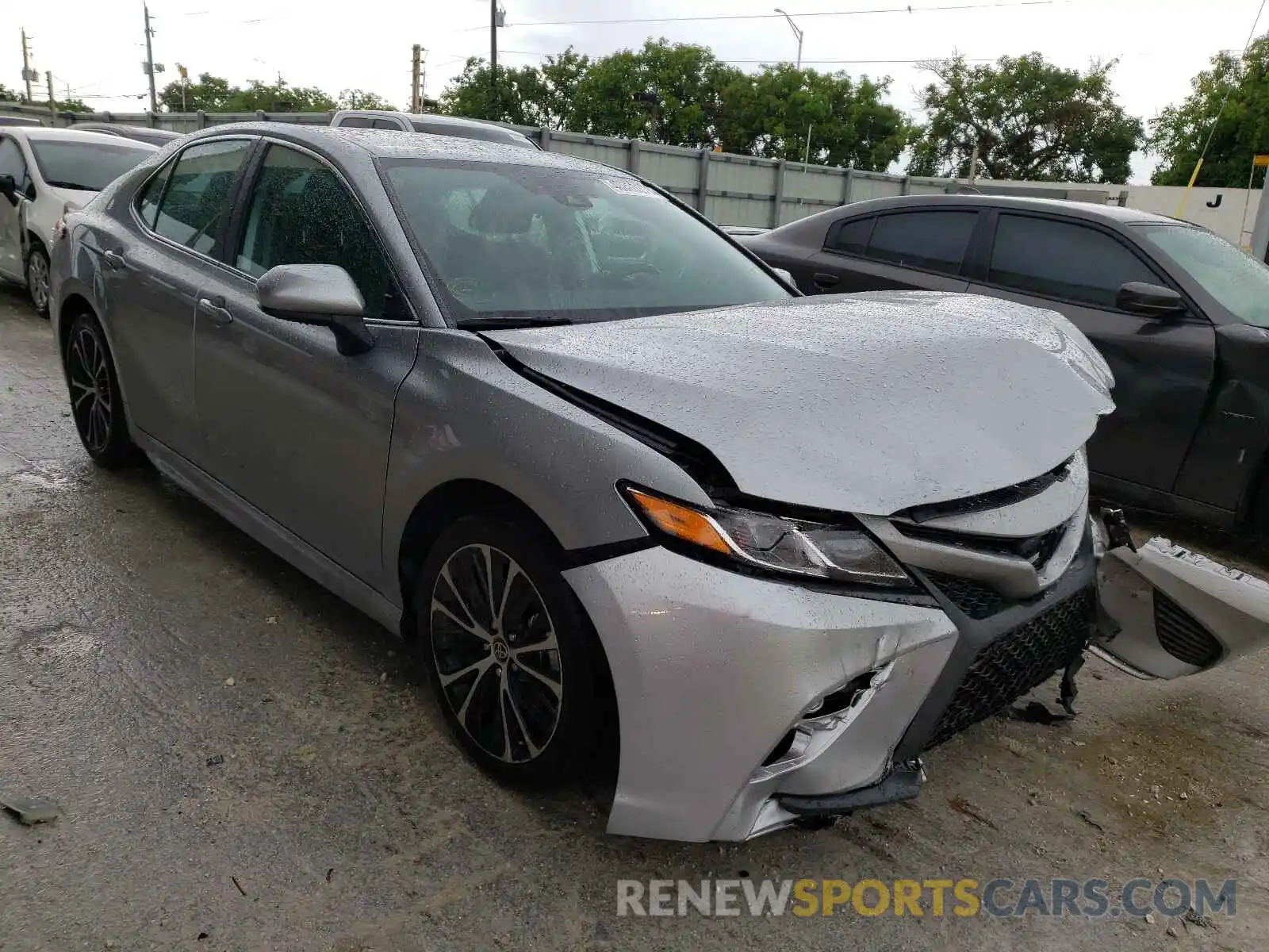 1 Photograph of a damaged car 4T1G11AK2LU957711 TOYOTA CAMRY 2020