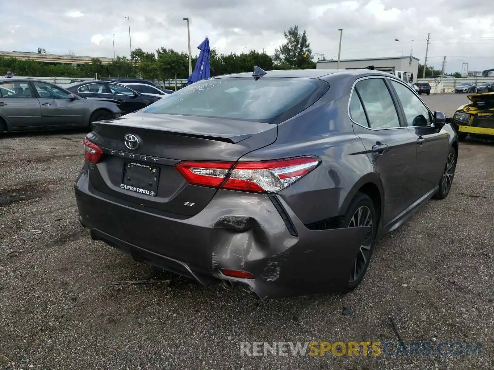 4 Photograph of a damaged car 4T1G11AK2LU966280 TOYOTA CAMRY 2020