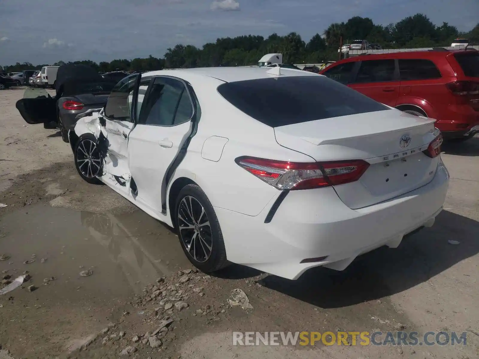 3 Photograph of a damaged car 4T1G11AK2LU983984 TOYOTA CAMRY 2020