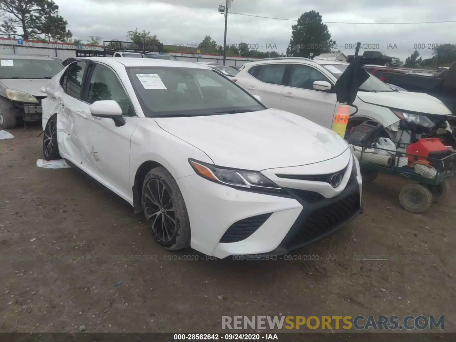 1 Photograph of a damaged car 4T1G11AK3LU310752 TOYOTA CAMRY 2020