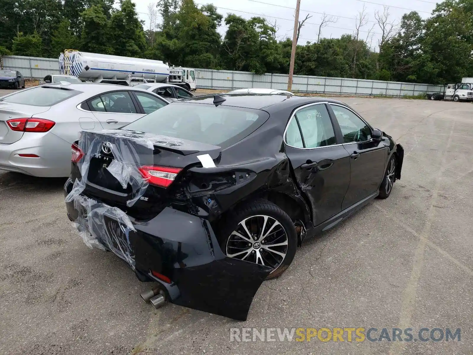 4 Photograph of a damaged car 4T1G11AK3LU322223 TOYOTA CAMRY 2020