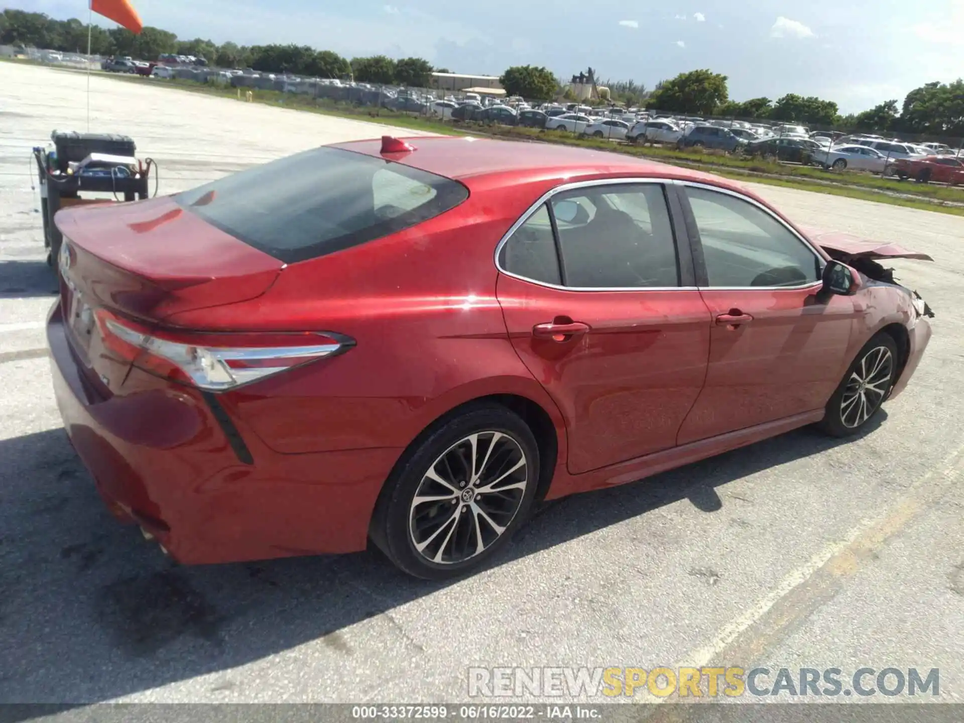 4 Photograph of a damaged car 4T1G11AK3LU328913 TOYOTA CAMRY 2020