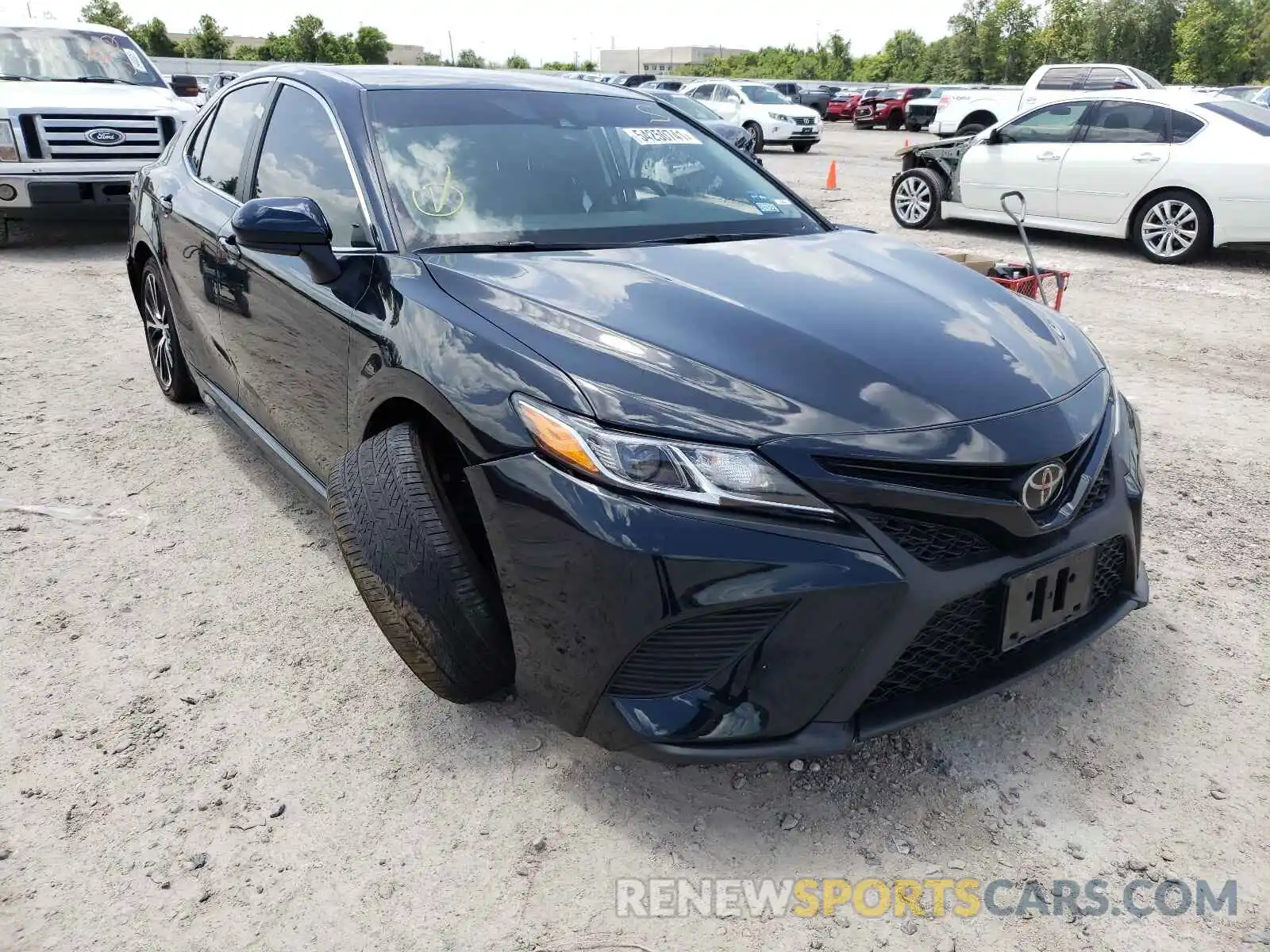 1 Photograph of a damaged car 4T1G11AK3LU329110 TOYOTA CAMRY 2020