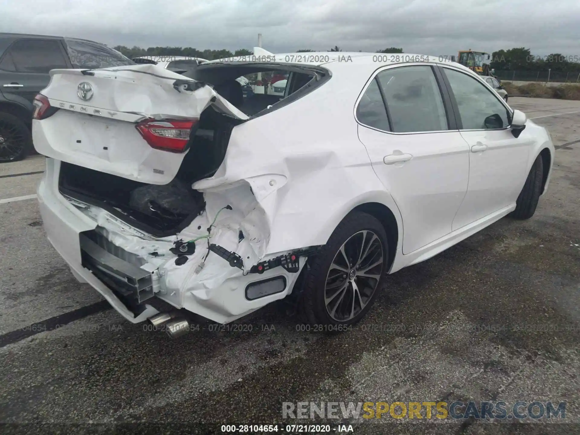 4 Photograph of a damaged car 4T1G11AK3LU331052 TOYOTA CAMRY 2020