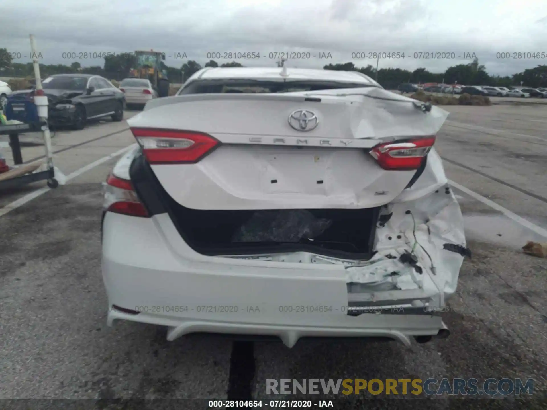 6 Photograph of a damaged car 4T1G11AK3LU331052 TOYOTA CAMRY 2020