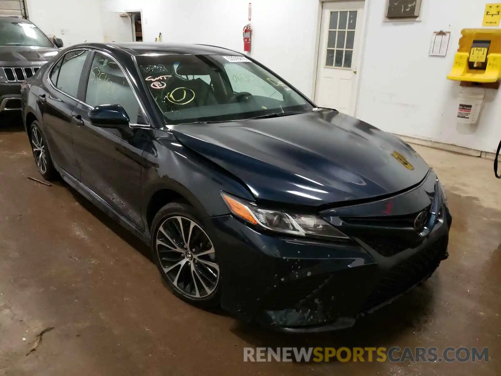 1 Photograph of a damaged car 4T1G11AK3LU332637 TOYOTA CAMRY 2020