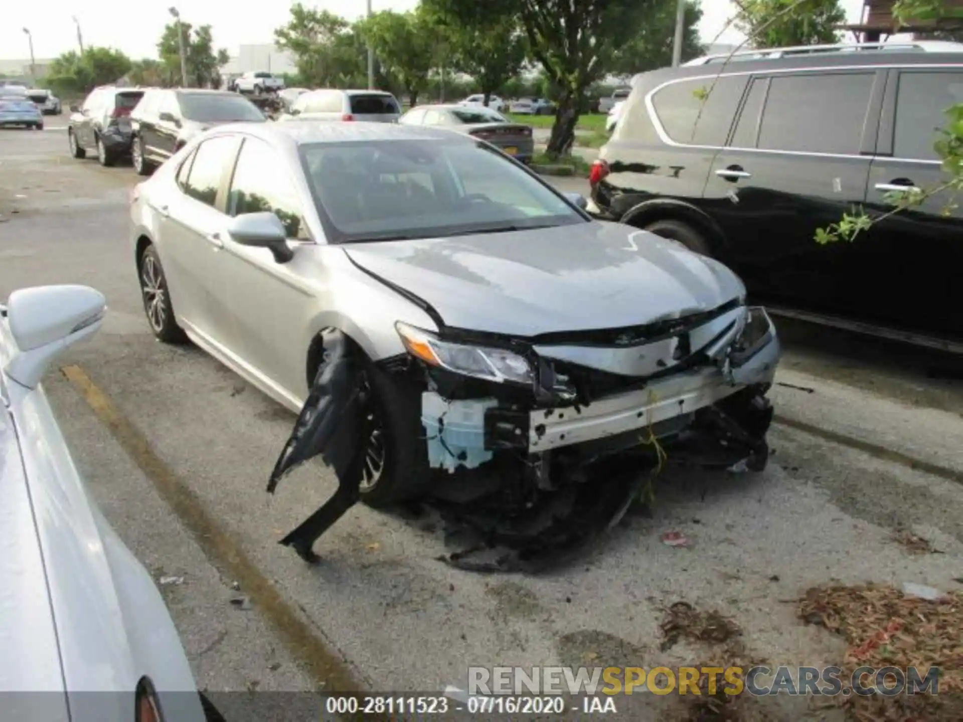 1 Photograph of a damaged car 4T1G11AK3LU337501 TOYOTA CAMRY 2020