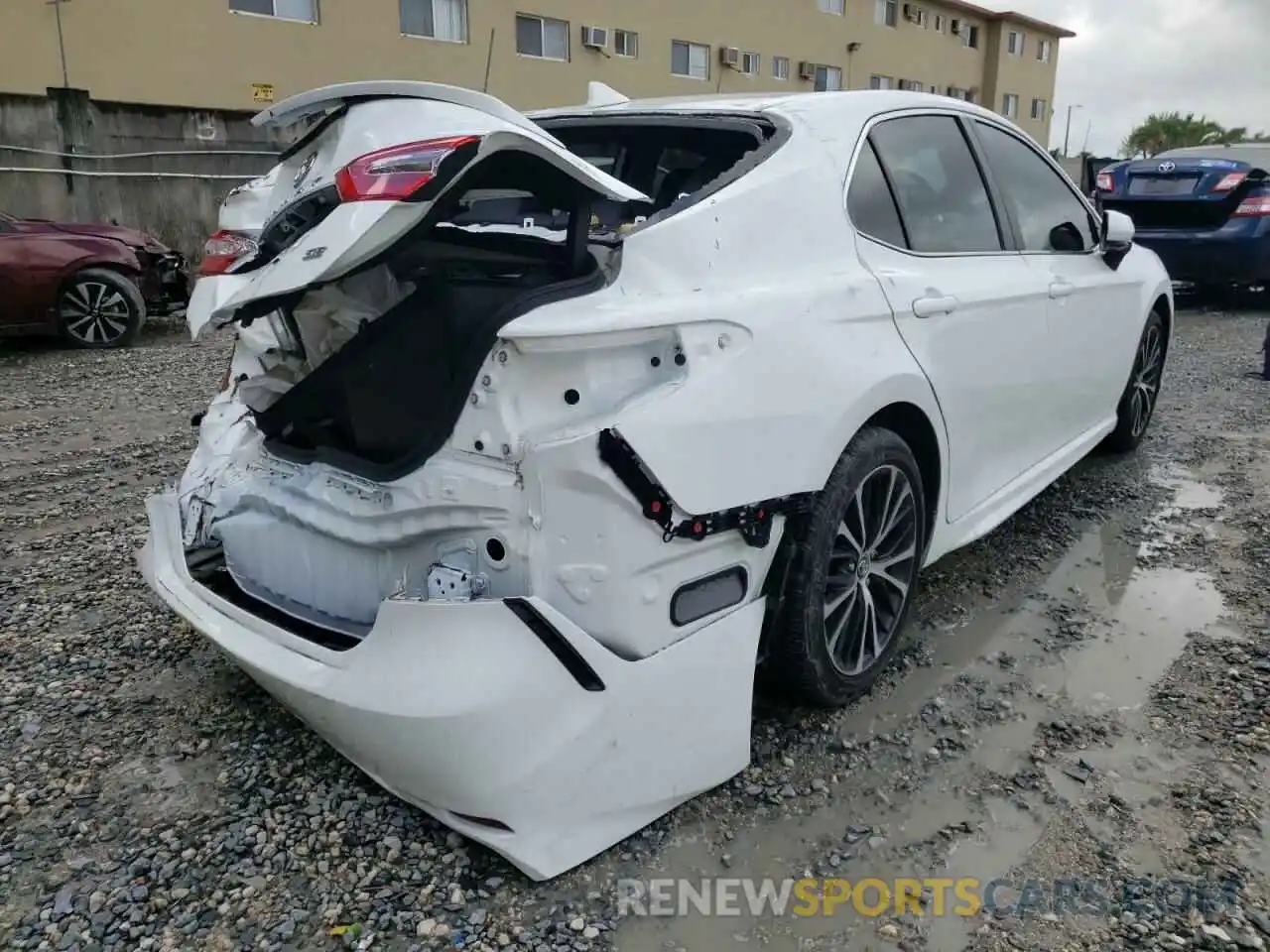 4 Photograph of a damaged car 4T1G11AK3LU339457 TOYOTA CAMRY 2020