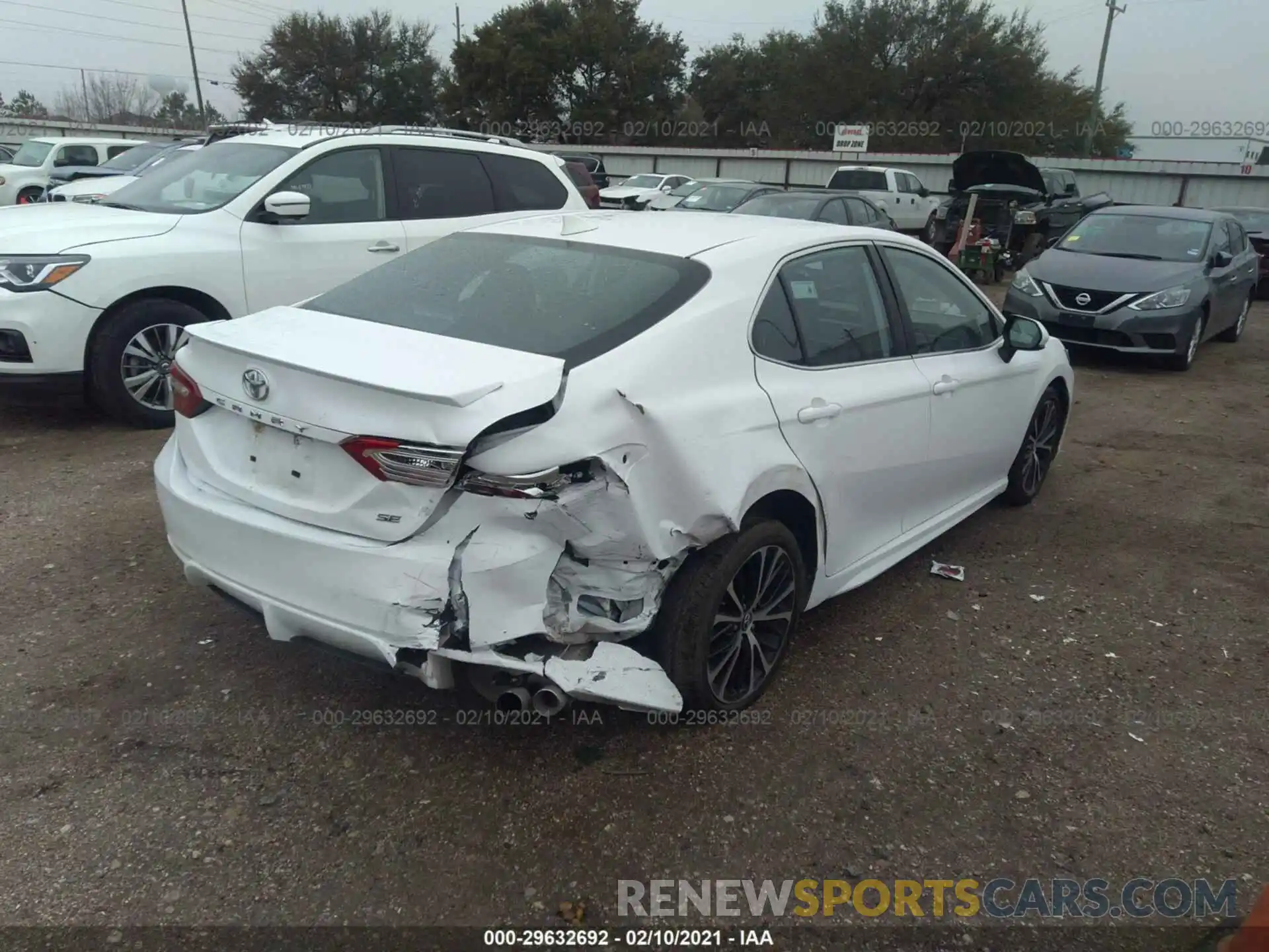 4 Photograph of a damaged car 4T1G11AK3LU345694 TOYOTA CAMRY 2020