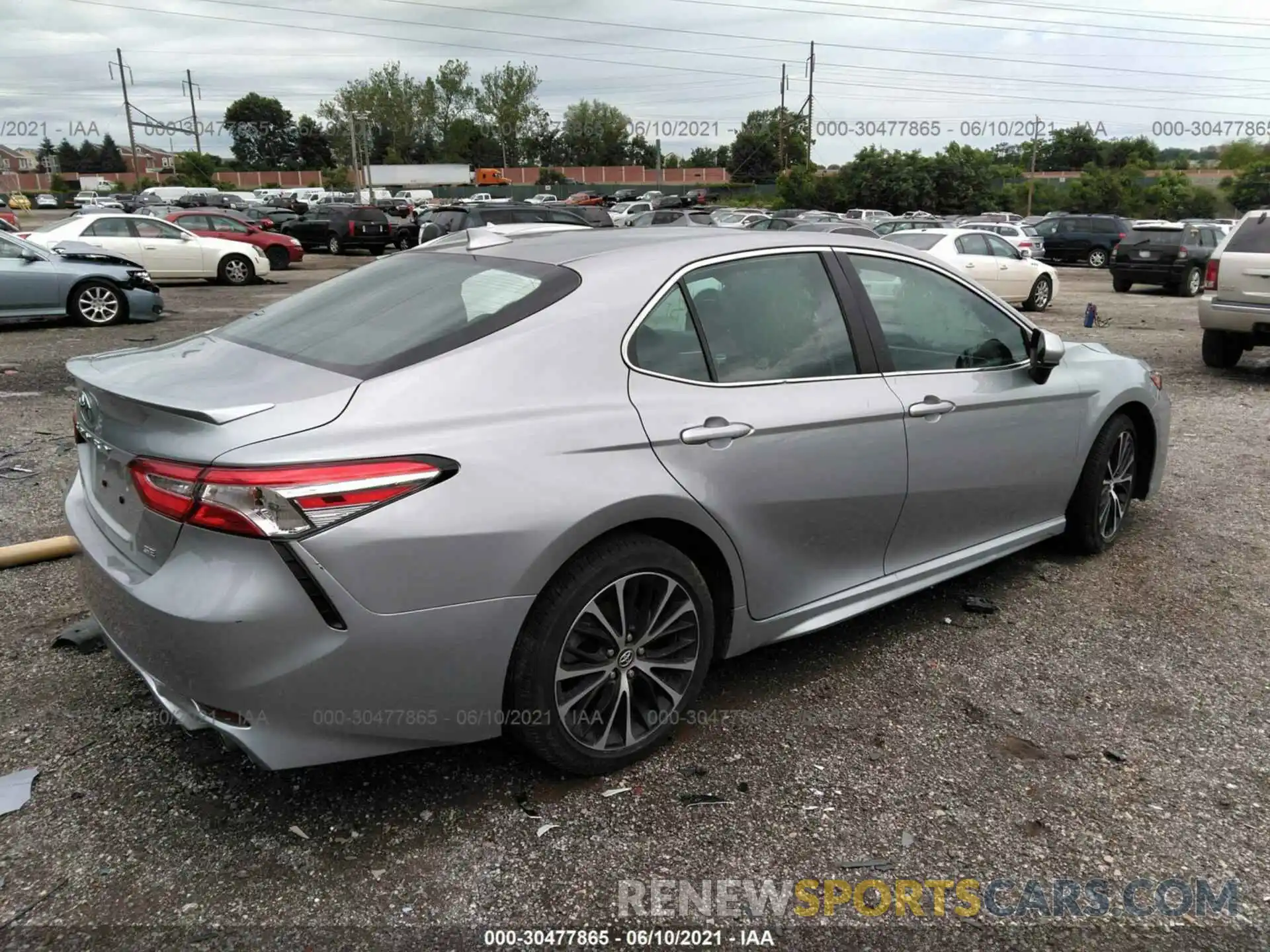 4 Photograph of a damaged car 4T1G11AK3LU346344 TOYOTA CAMRY 2020