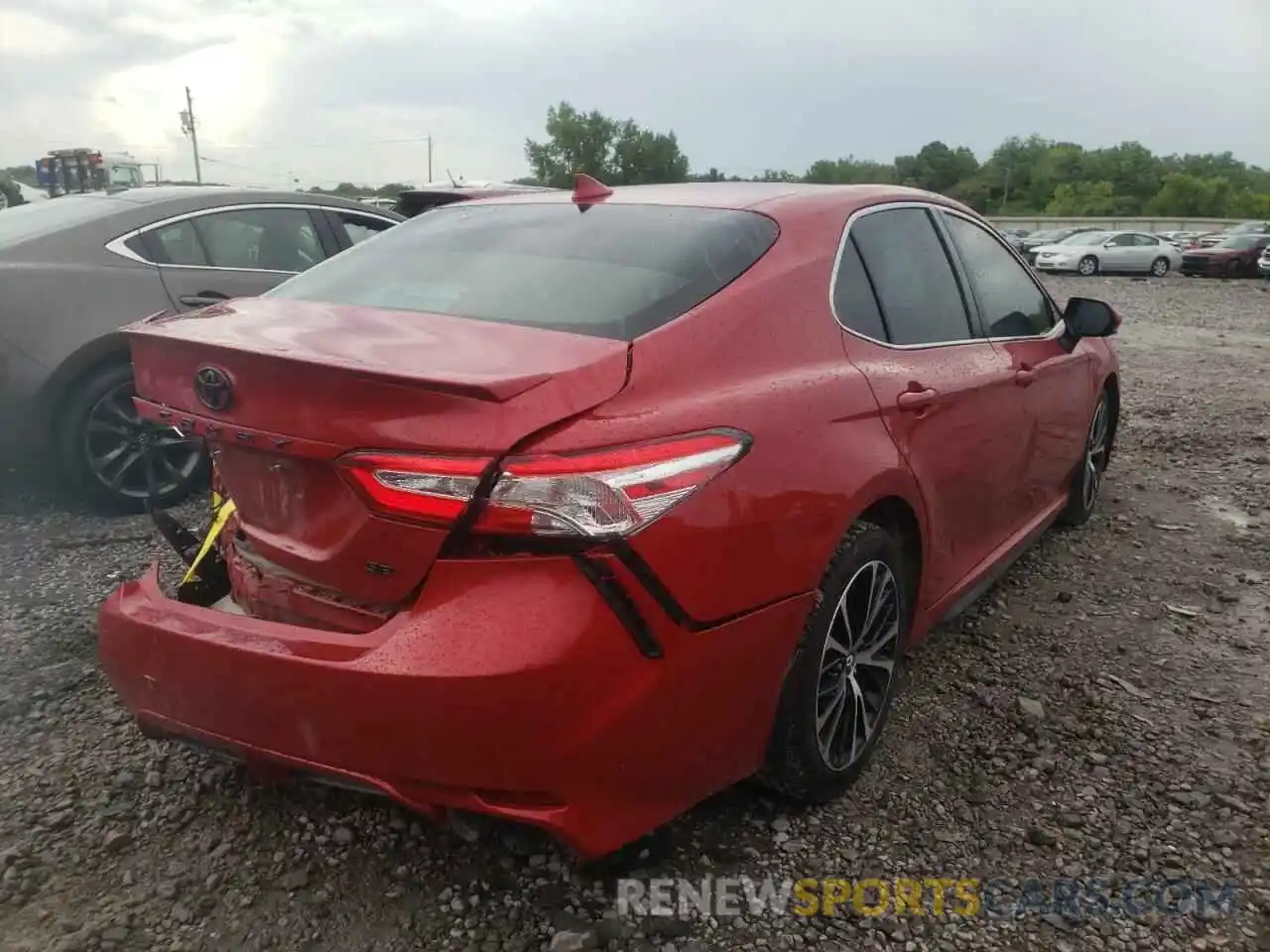 4 Photograph of a damaged car 4T1G11AK3LU346618 TOYOTA CAMRY 2020