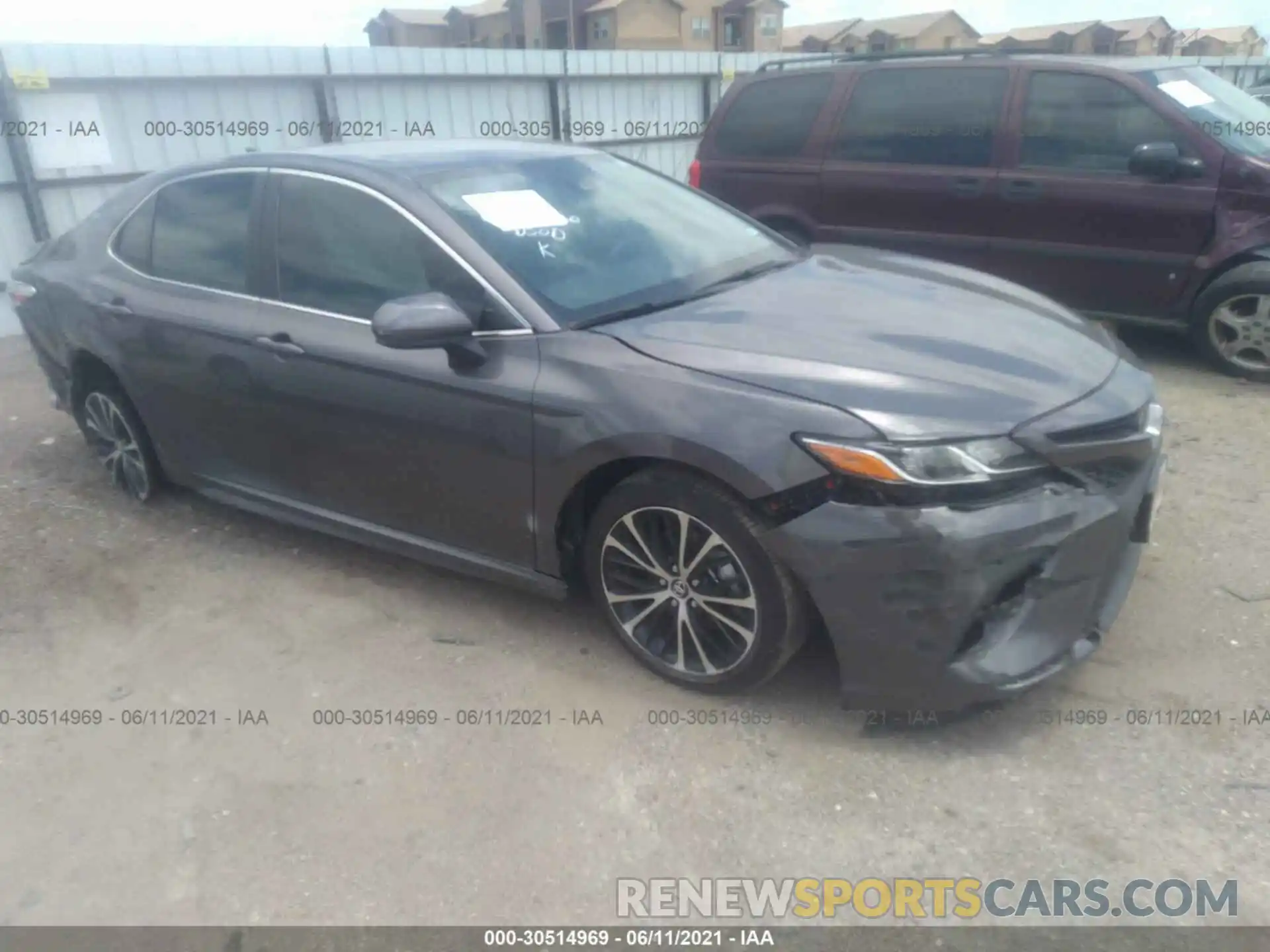 1 Photograph of a damaged car 4T1G11AK3LU354704 TOYOTA CAMRY 2020