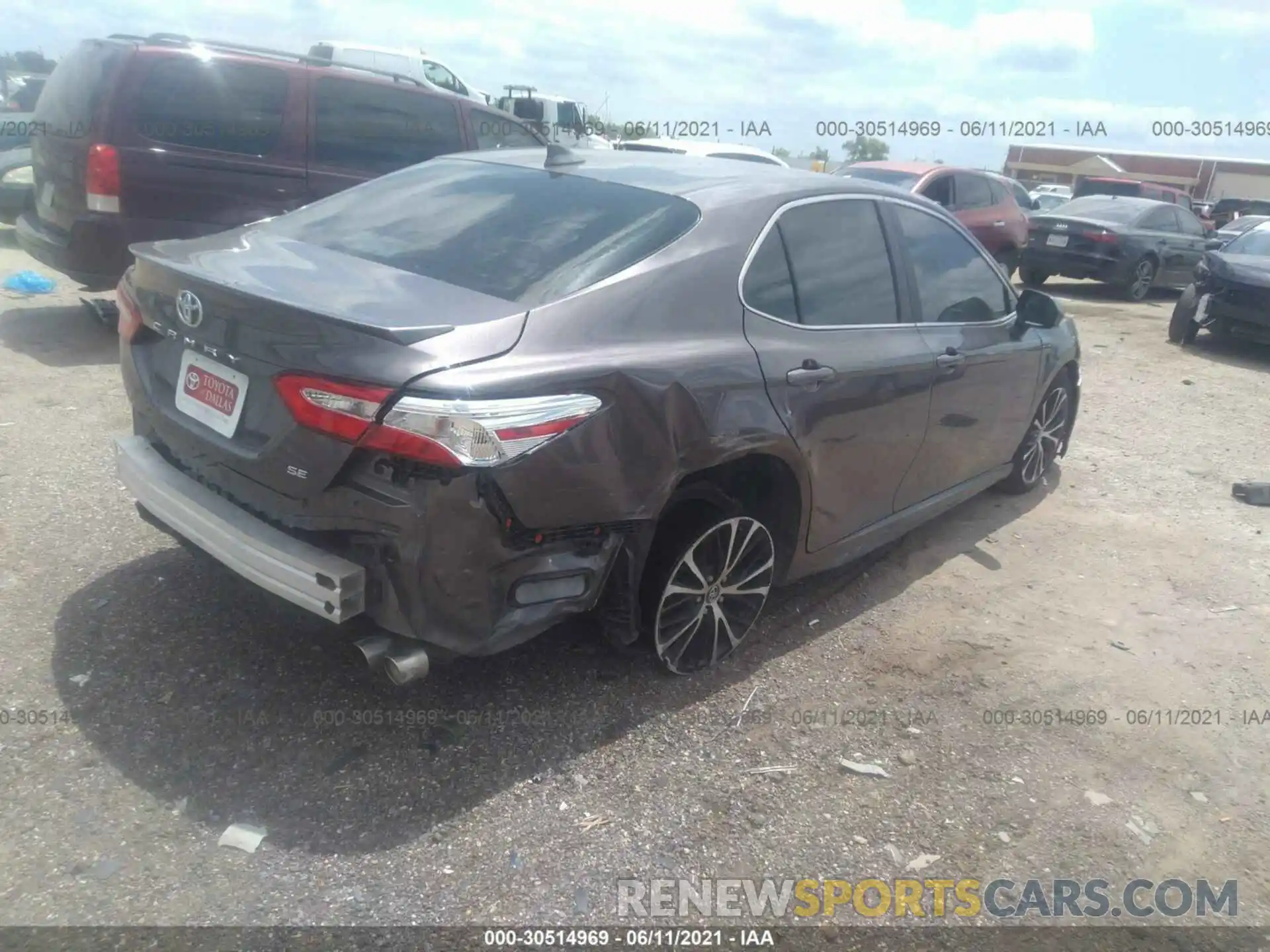 4 Photograph of a damaged car 4T1G11AK3LU354704 TOYOTA CAMRY 2020