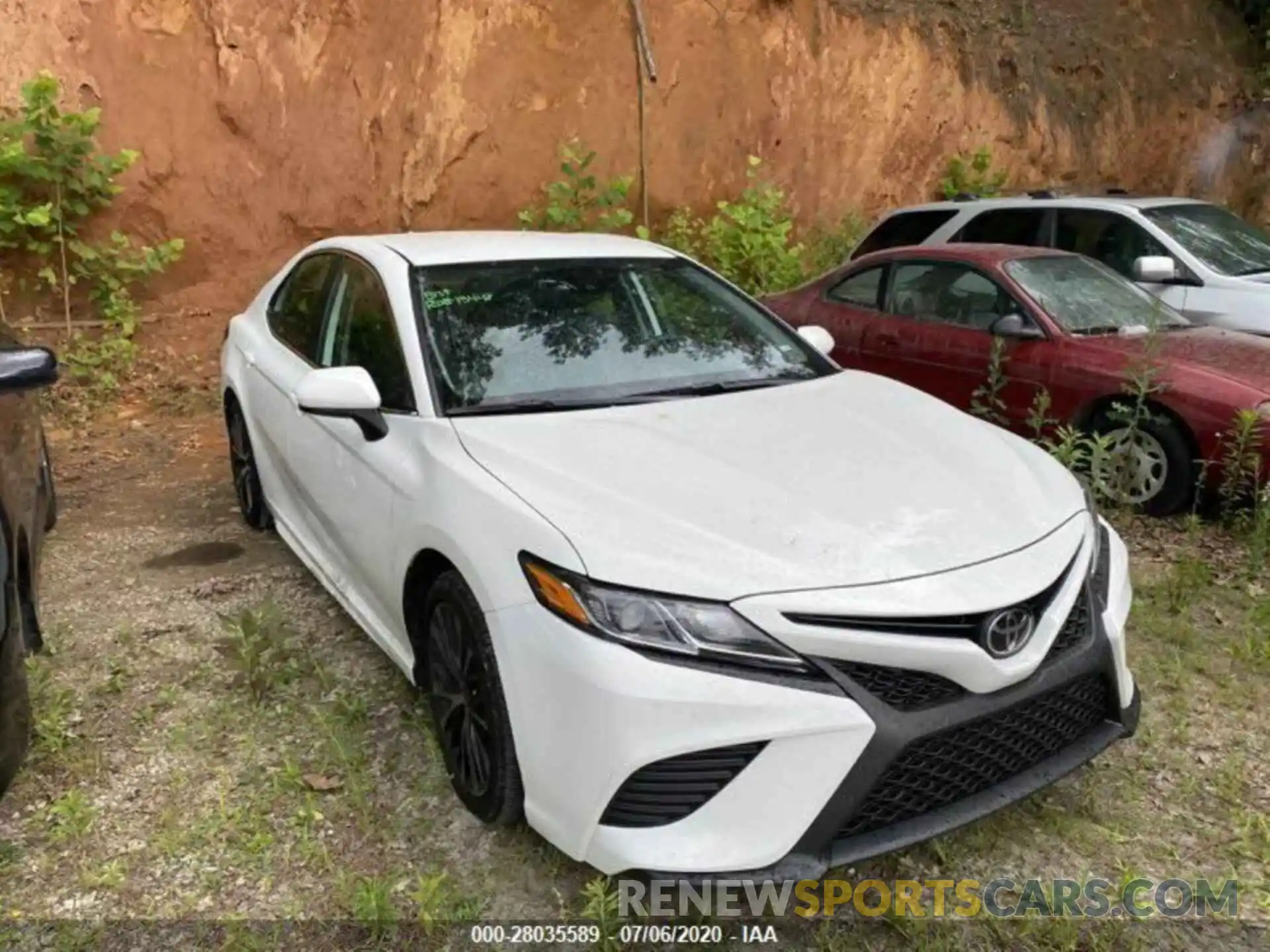 1 Photograph of a damaged car 4T1G11AK3LU358185 TOYOTA CAMRY 2020