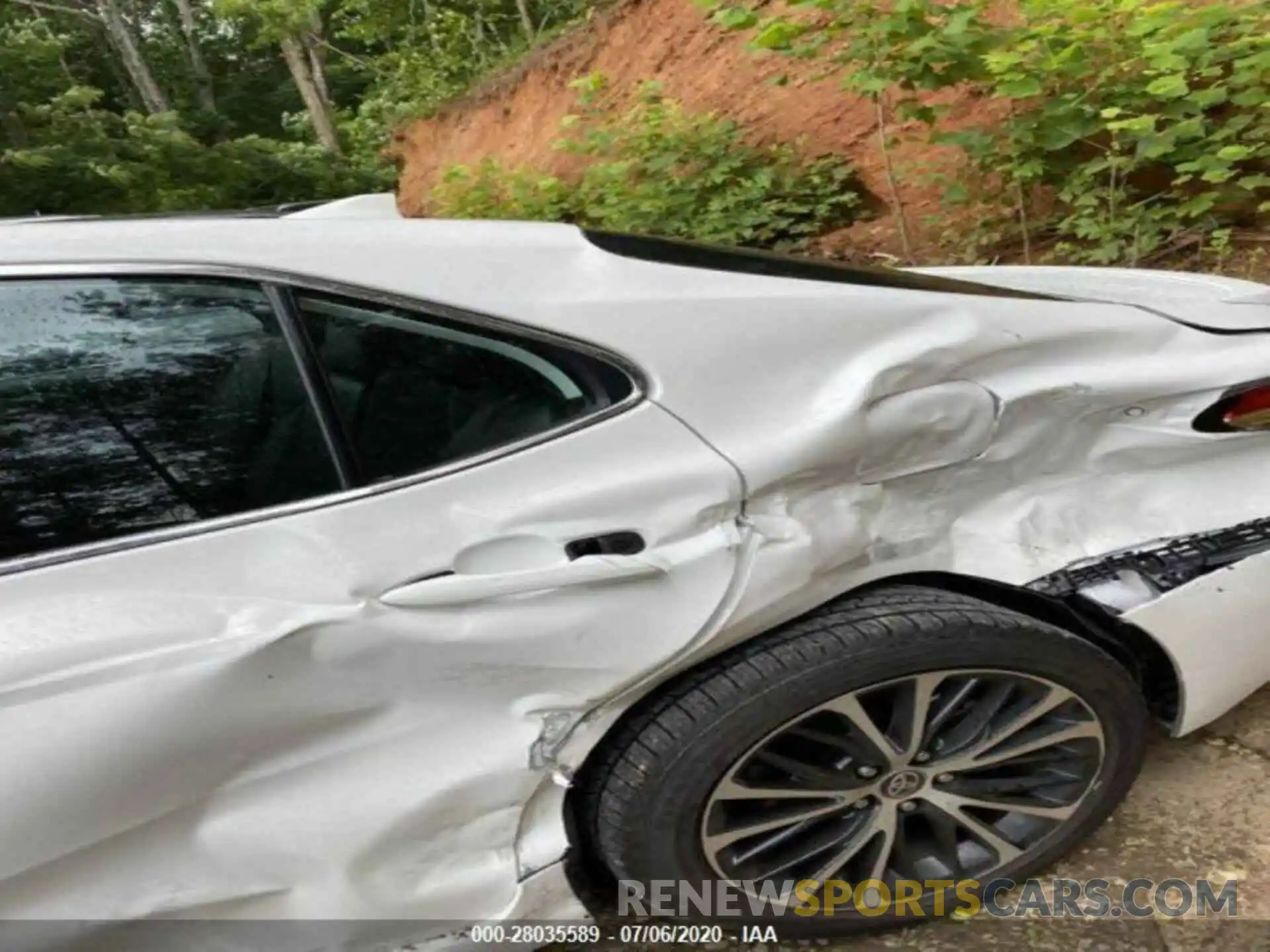 10 Photograph of a damaged car 4T1G11AK3LU358185 TOYOTA CAMRY 2020