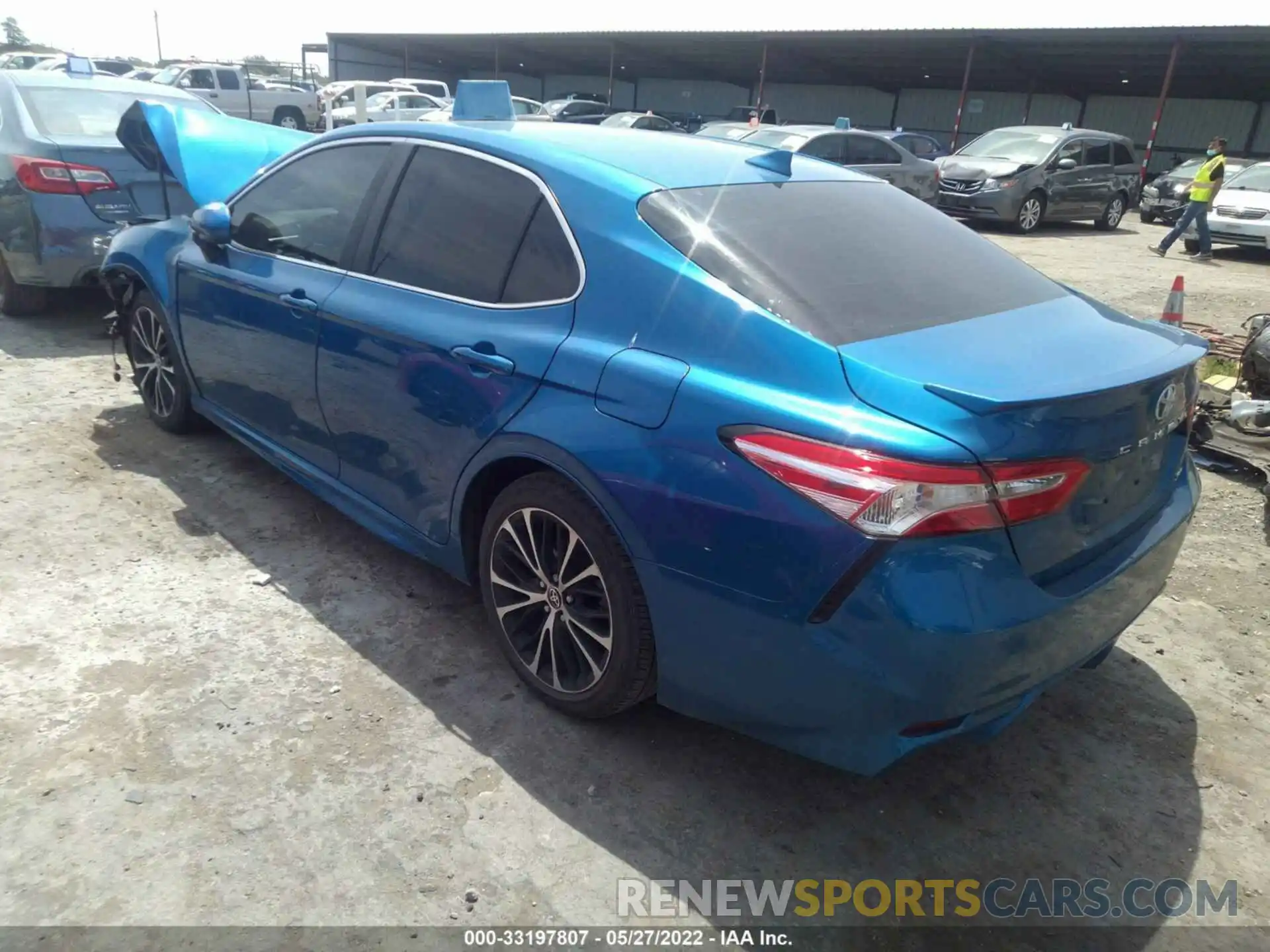 3 Фотография поврежденного автомобиля 4T1G11AK3LU375049 TOYOTA CAMRY 2020