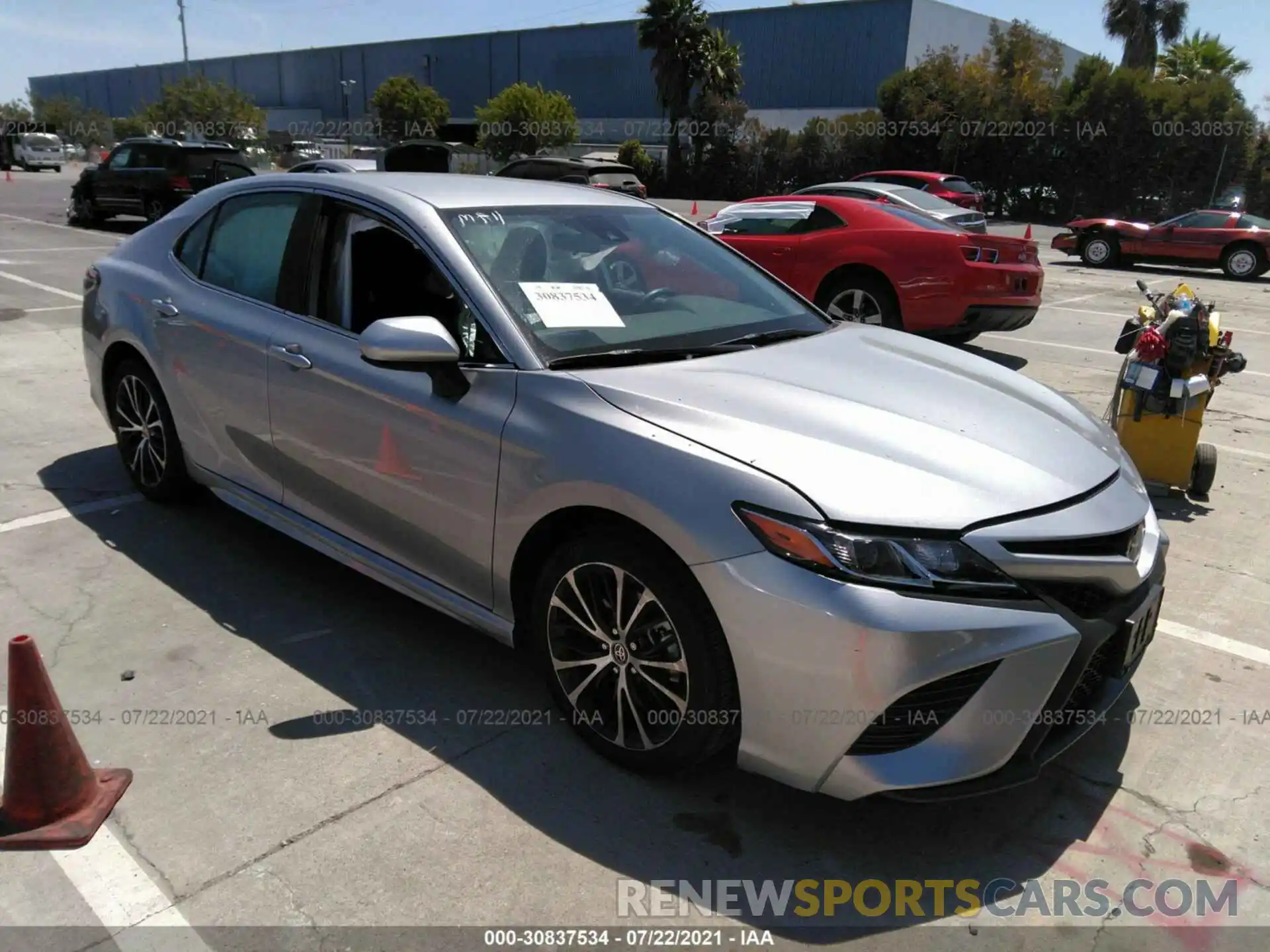 1 Photograph of a damaged car 4T1G11AK3LU502415 TOYOTA CAMRY 2020