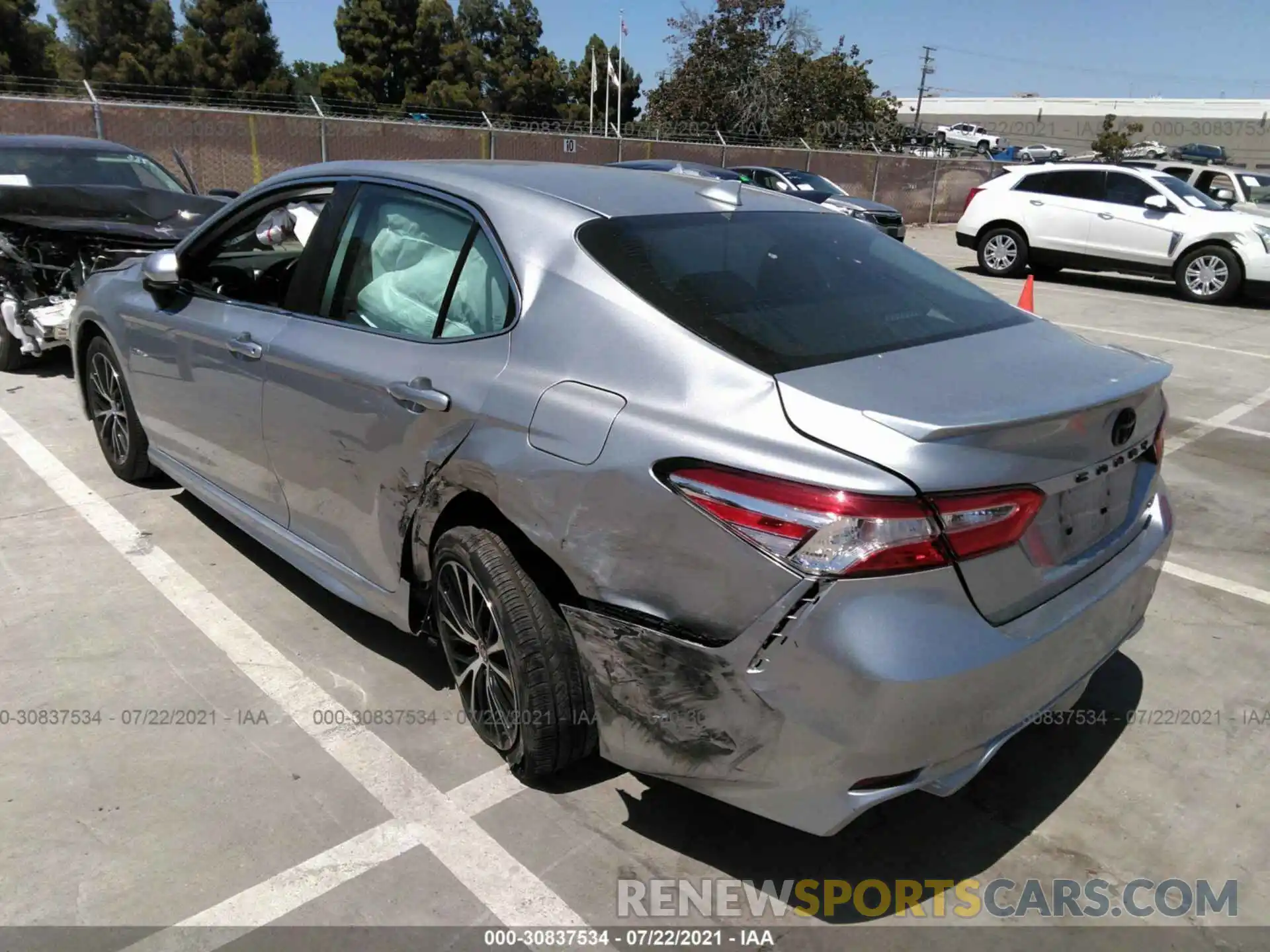 3 Photograph of a damaged car 4T1G11AK3LU502415 TOYOTA CAMRY 2020