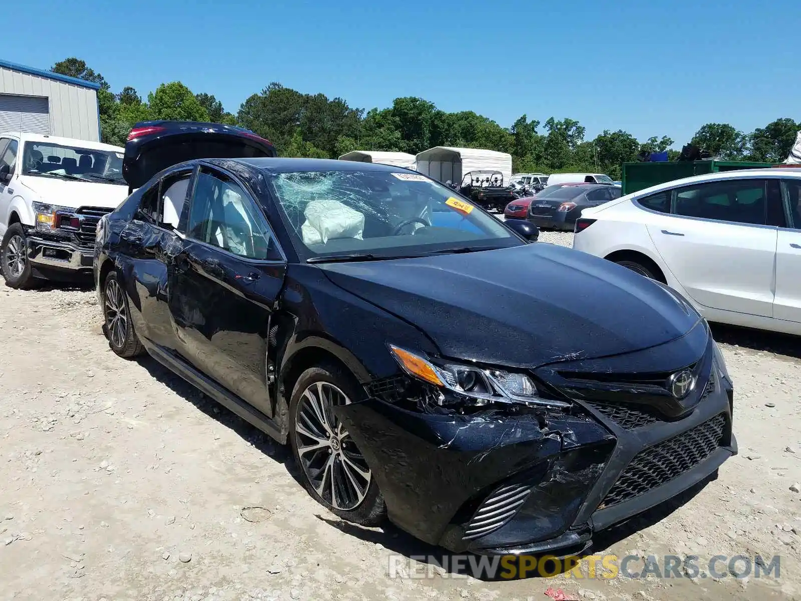 1 Photograph of a damaged car 4T1G11AK3LU504570 TOYOTA CAMRY 2020