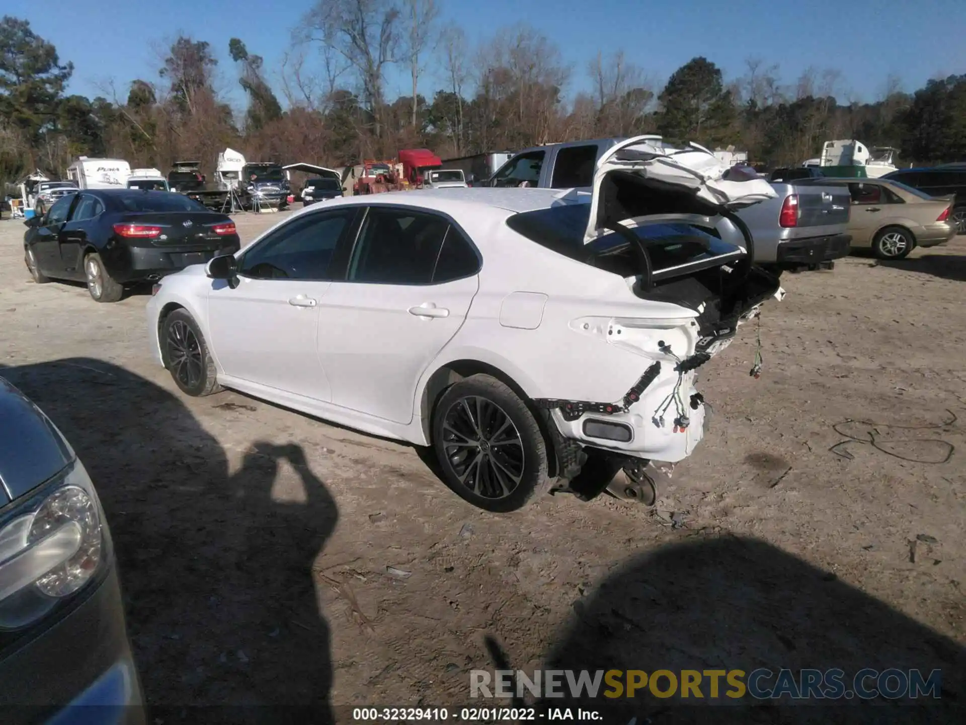 3 Photograph of a damaged car 4T1G11AK3LU505217 TOYOTA CAMRY 2020