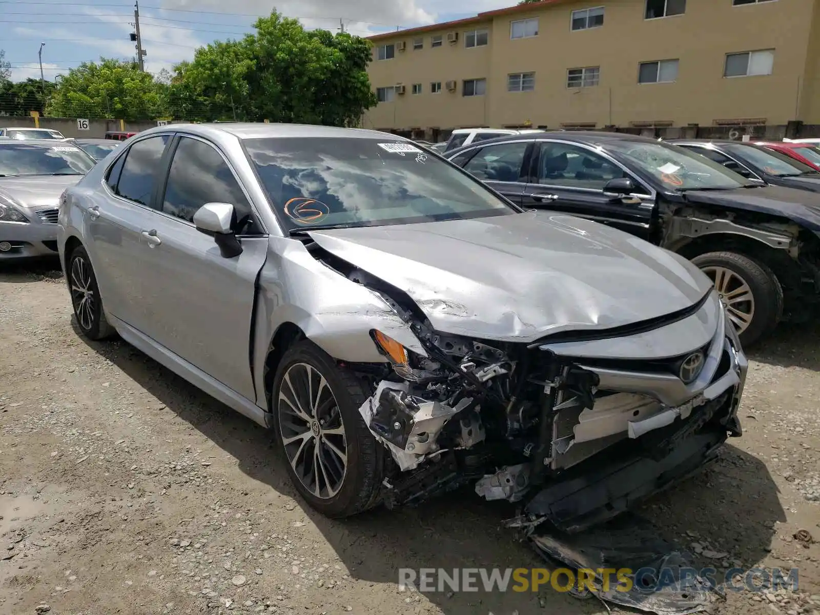 1 Photograph of a damaged car 4T1G11AK3LU507839 TOYOTA CAMRY 2020